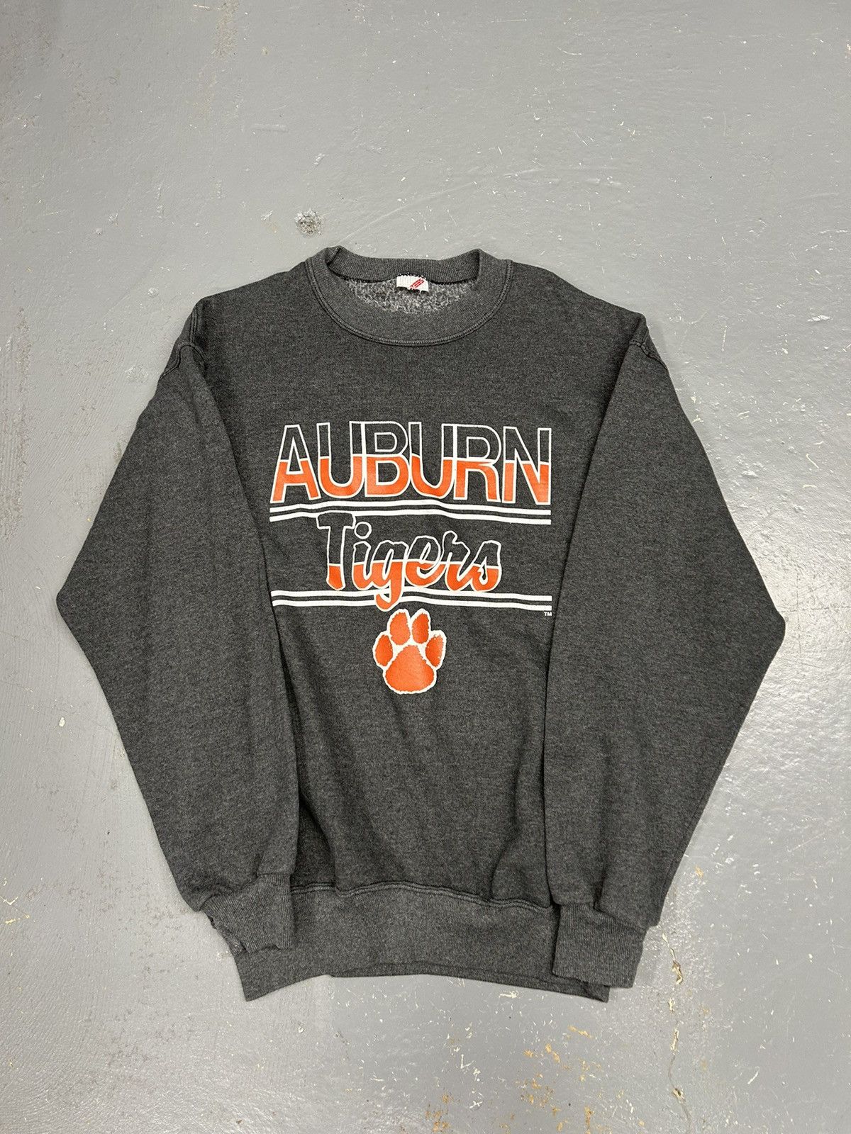 Vintage Crazy Vintage 90s Essential Grey Auburn Tigers Sweatshirt Size US M / EU 48-50 / 2 - 1 Thumbnail