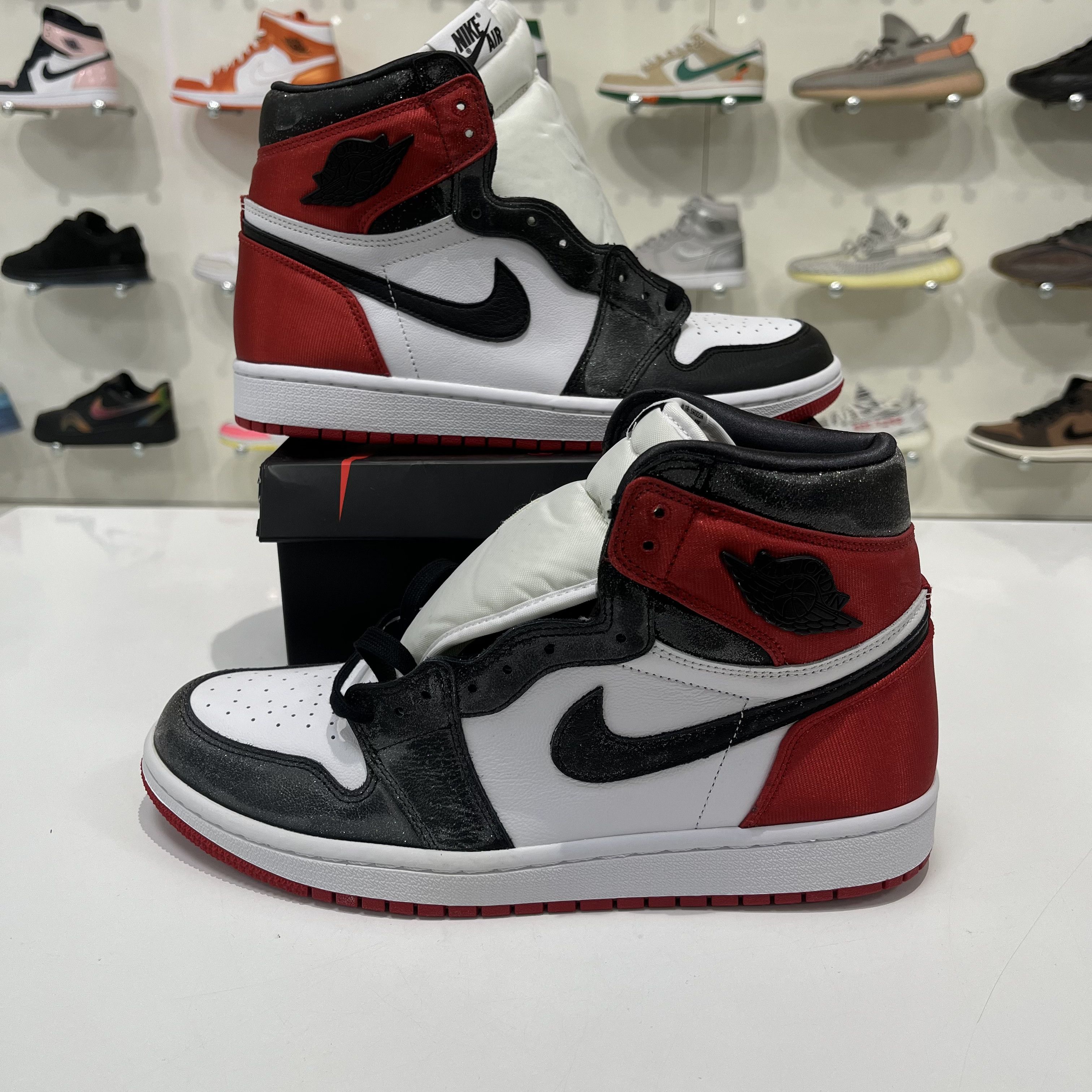 Nike Air Jordan 1 Retro High Satin Black Toe (W) Size US 11 / IT 41 - 1 Thumbnail