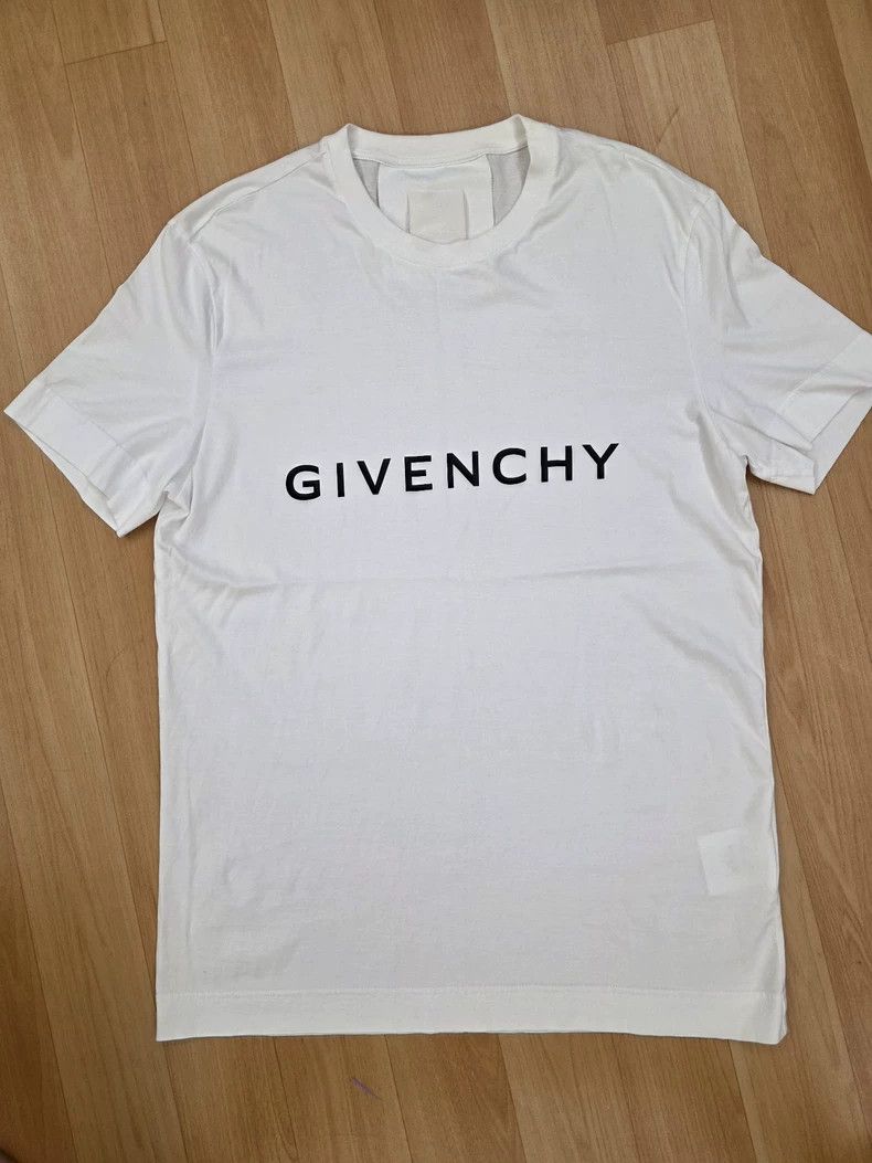 Givenchy Givenchy FW22 Letter Logo Printed Short-sleeve T-Shirt 2506 Size US L / EU 52-54 / 3 - 1 Thumbnail