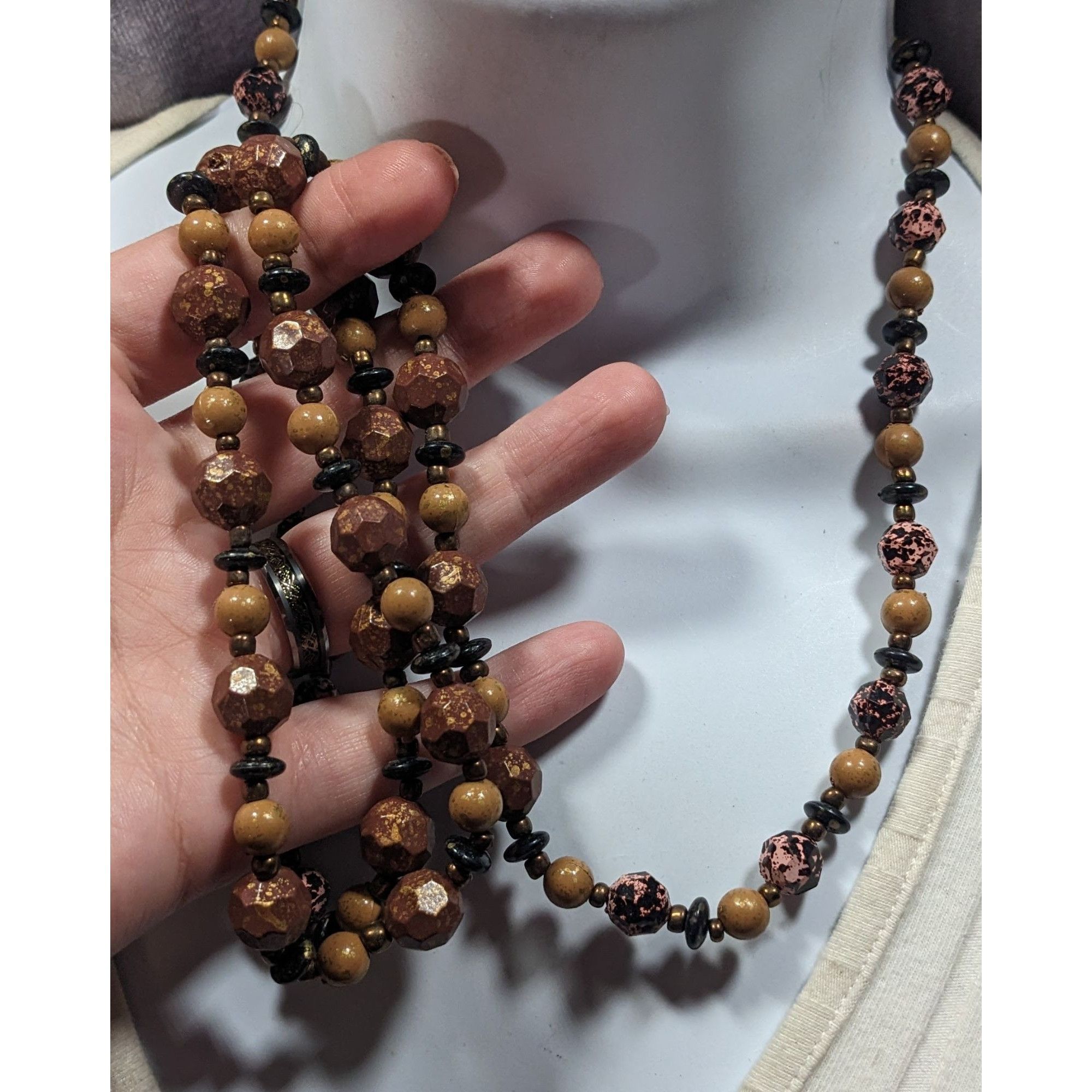 Other Earthy Black Pink Brown And Gold Tone Speckled Beaded Neckla Size ONE SIZE - 2 Thumbnail