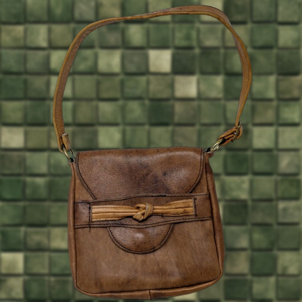 Vintage VINTAGE Brown Leather Brass Snap Closure Flap Shoulder Bag Handbag Purse Satchel Women Leather Bag Size ONE SIZE - 1 Thumbnail