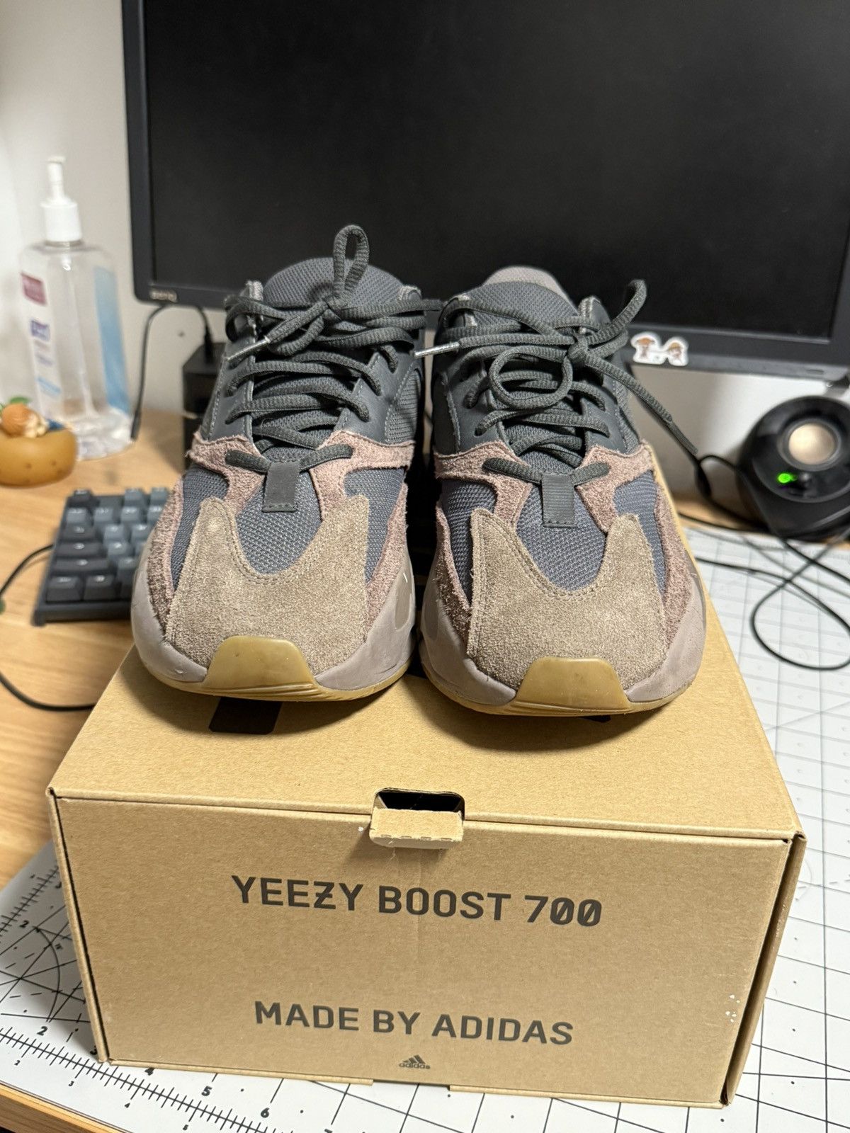 Yeezy Mauve Yeezy 700s Size US 9 / EU 42 - 2 Thumbnail