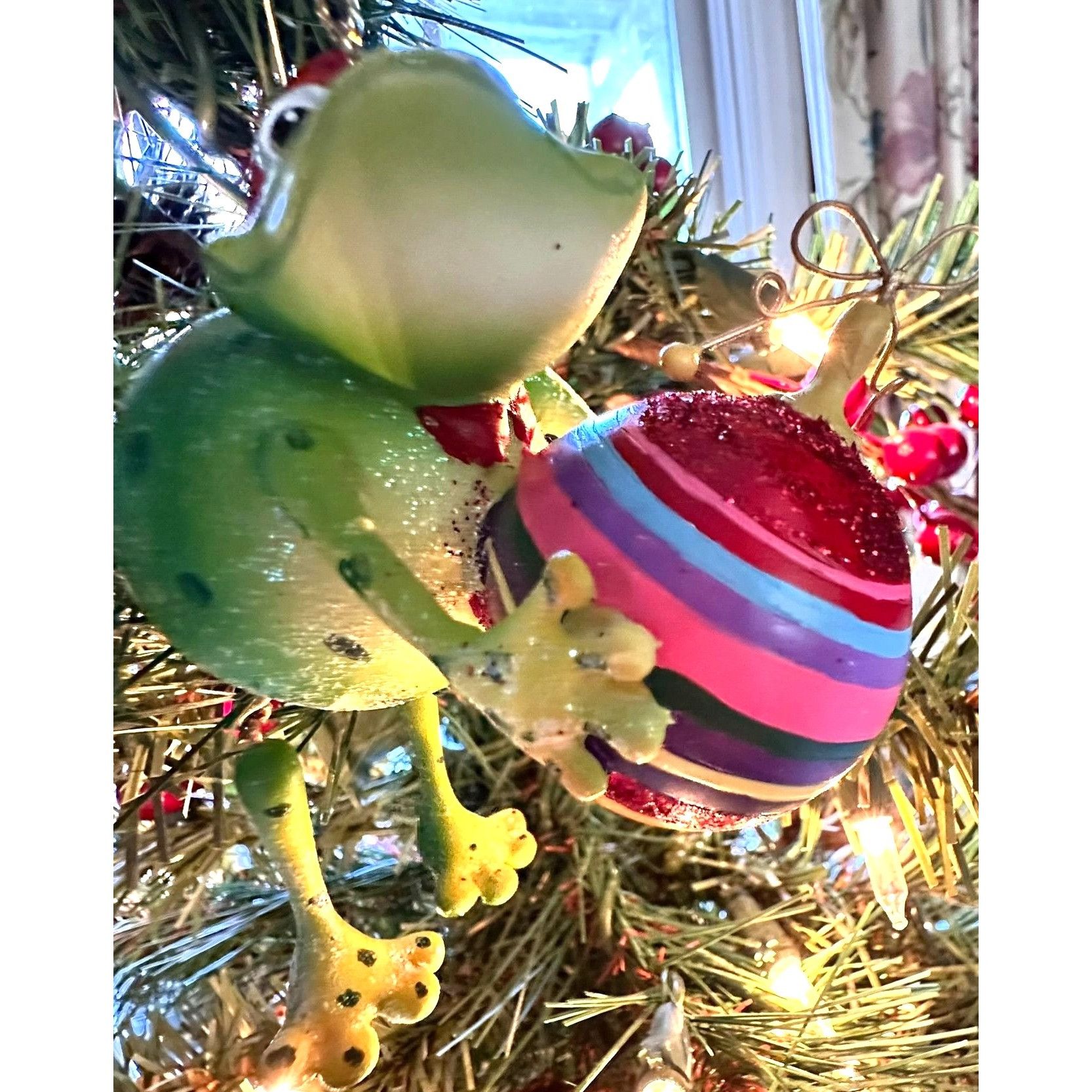 Vintage Vintage Frog Ornament Christmas Dangling Legs Holding Orname Size ONE SIZE - 9 Thumbnail