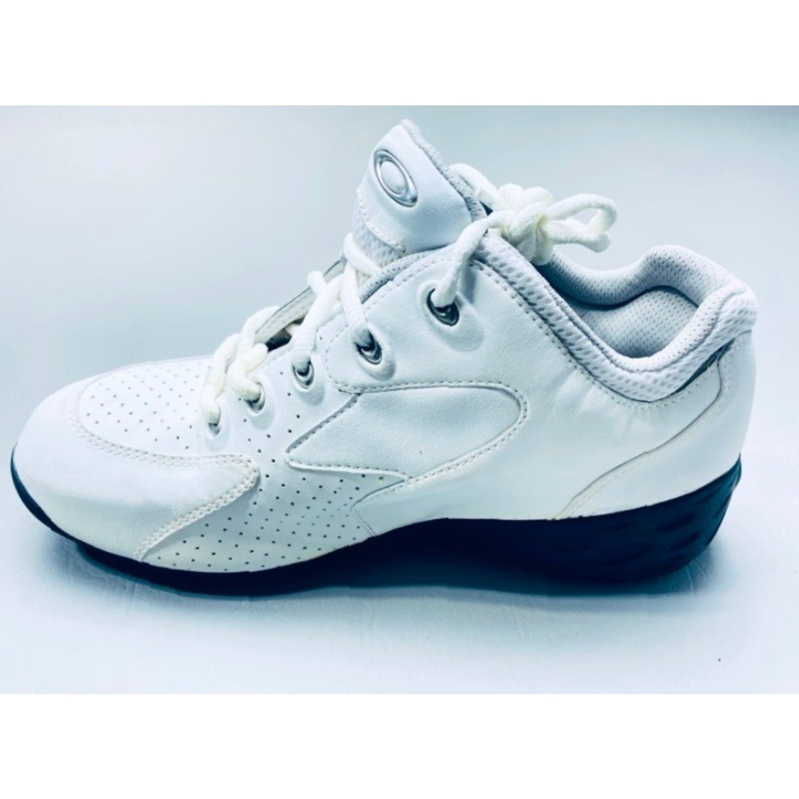 Oakley VINTAGE NWT 2002 Oakley Tech Sneakers US Men's 10 White Leather Red Code Oakley Tech Sneakers Mens 10 White Leather Red 90s Size US 9 / EU 42 - 7 Thumbnail