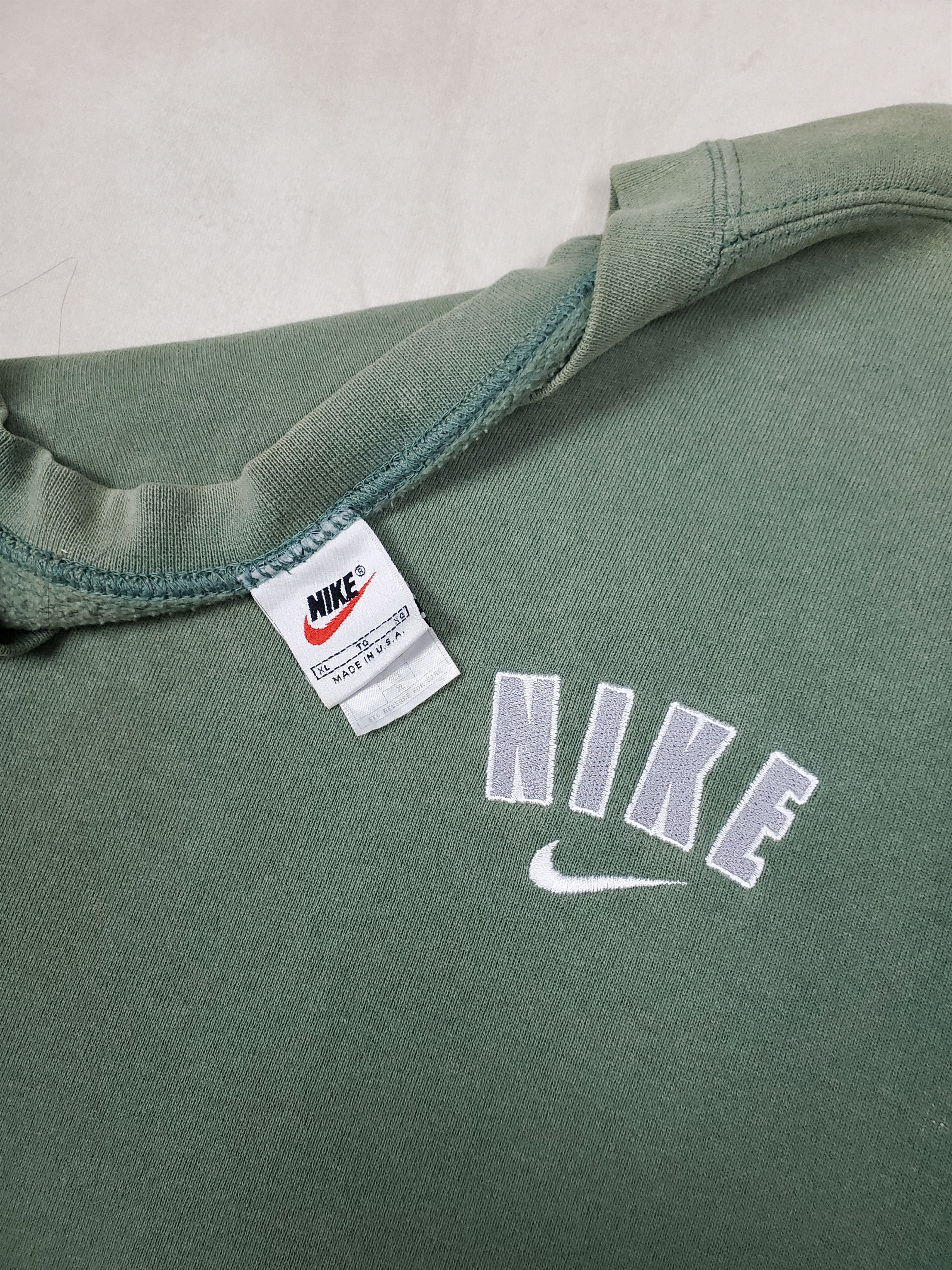Nike × Vintage 🔥RARE🔥 Vintage 90s Nike Spellout Sunfade Size US XL / EU 56 / 4 - 7 Thumbnail