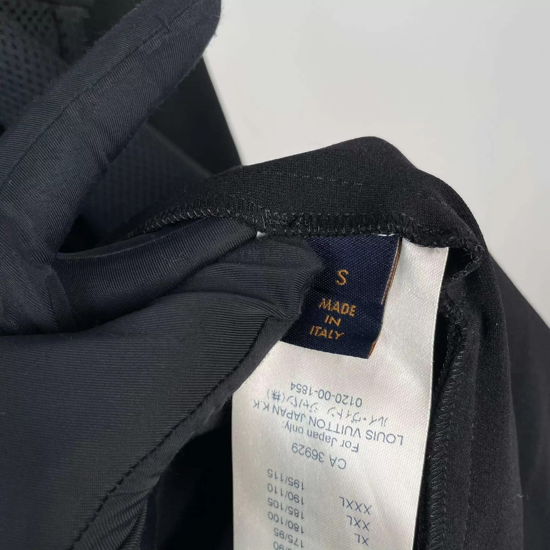Louis Vuitton LV Black Hooded Jacket Fluorescent Logo Size S / US 4 / IT 40 - 4 Thumbnail