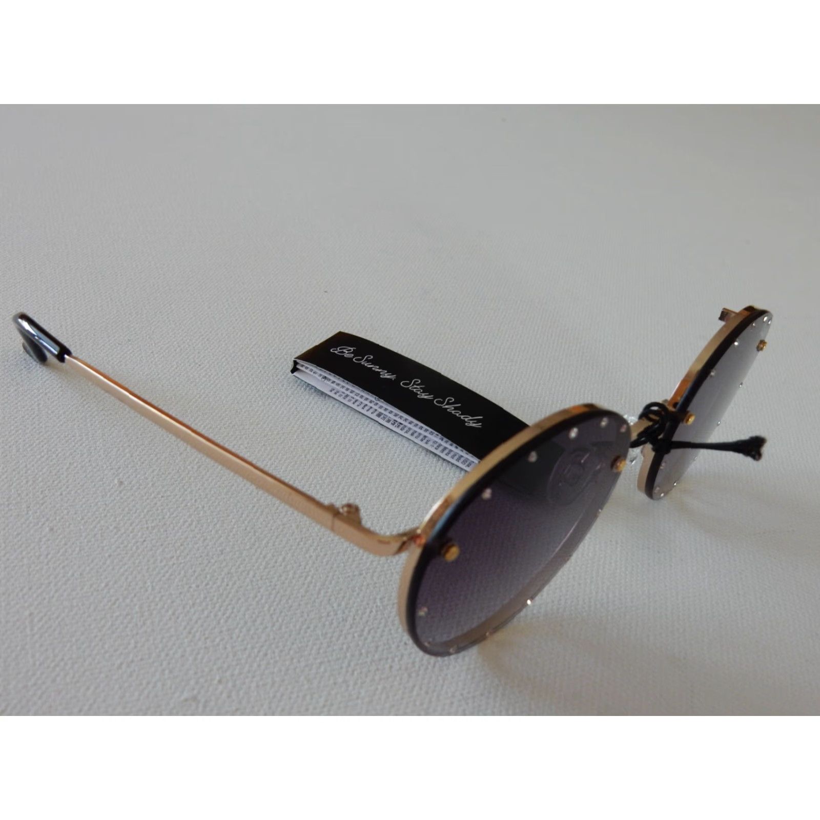 Farah VINTAGE Quay Sunglasses Women's Gold Rhinestone Decorative Broken Left Arm, Farrah Style Size ONE SIZE - 3 Thumbnail
