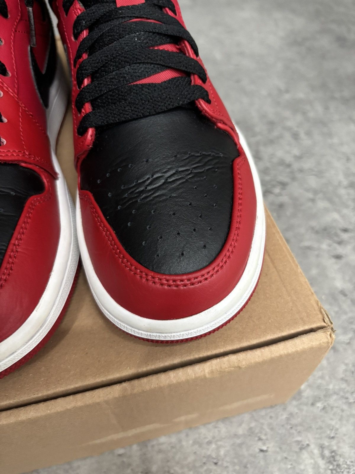 Jordan Brand Nike Air Jordan 1 Mid Reverse Bred Like New Streetwear Size US 7 / EU 40 - 5 Thumbnail