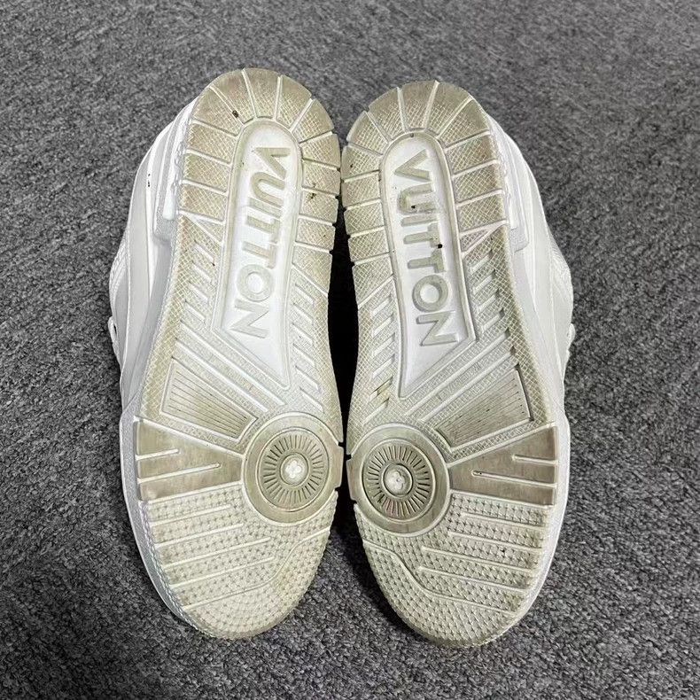 Louis Vuitton Louis Vuitton White Trainer leather-rubber logo low-cut st Size US 5 / IT 35 - 5 Thumbnail