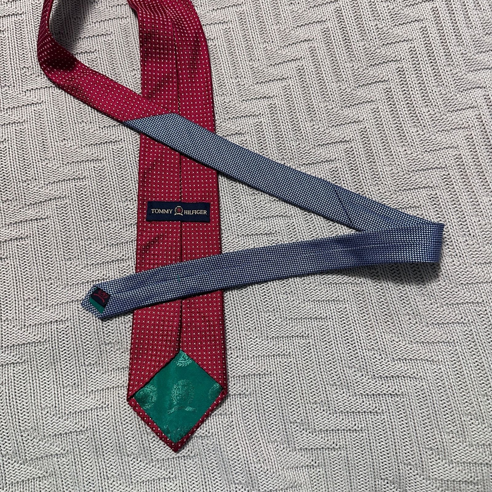 Tommy Hilfiger Vintage Tommy Hilfiger red micro plaid silk tie Size ONE SIZE - 2 Thumbnail