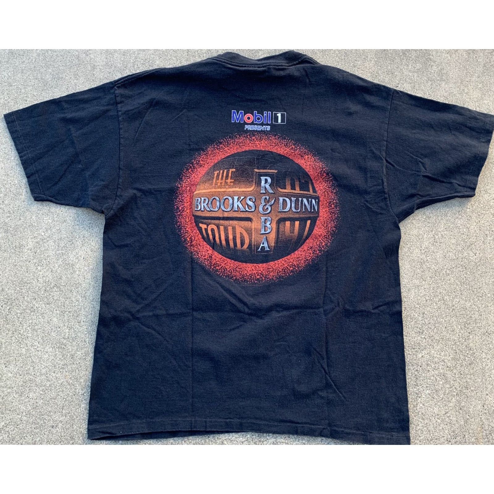 Vintage VINTAGE Mobil 1 Presents The Brook & Dunn & Reba tour t-shirt XL Short Sleeve Men Black Graphic Tee 1990s Concert 1997 Size US XL / EU 56 / 4 - 5 Thumbnail