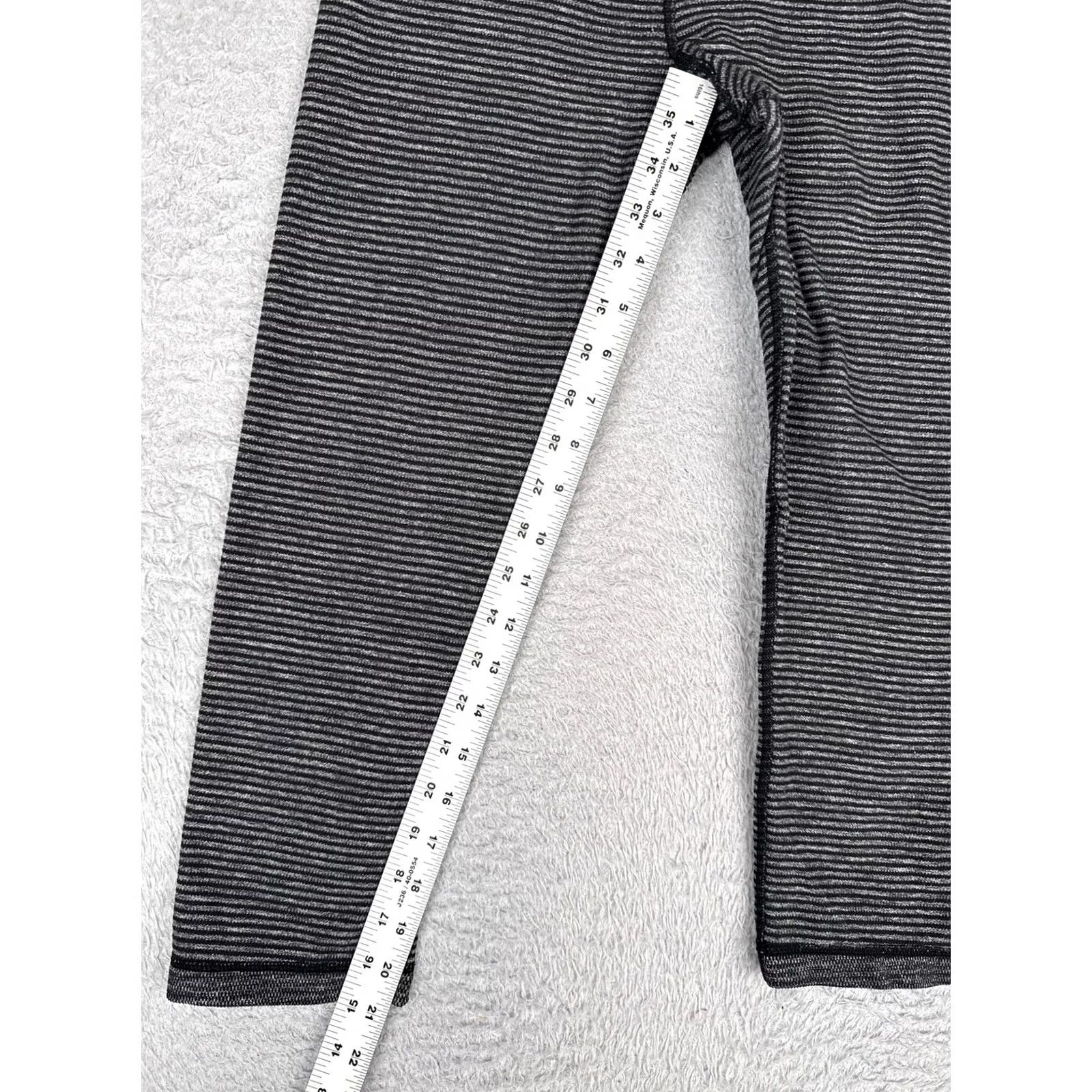 Lululemon Lululemon Leggings Womens 6 Black Gray Striped Capri High Rise Yoga Gym Athletic Size 28" / US 6 / IT 42 - 5 Thumbnail