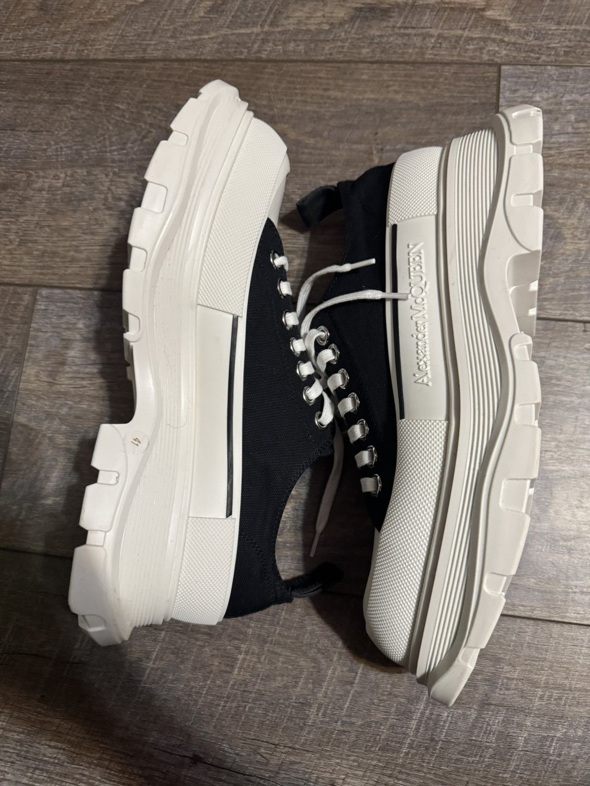 Alexander McQueen Alexander McQueen Tread Sneaker Size US 8 / EU 41 - 2 Thumbnail
