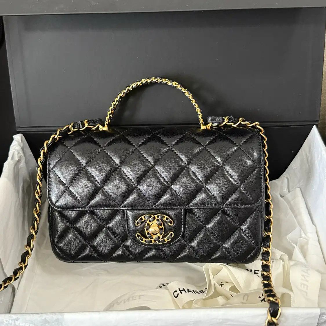 Chanel CHANEL COCO HANDLE mini black sheepskin quilted crossbody bag gold hardware Size ONE SIZE - 1 Thumbnail