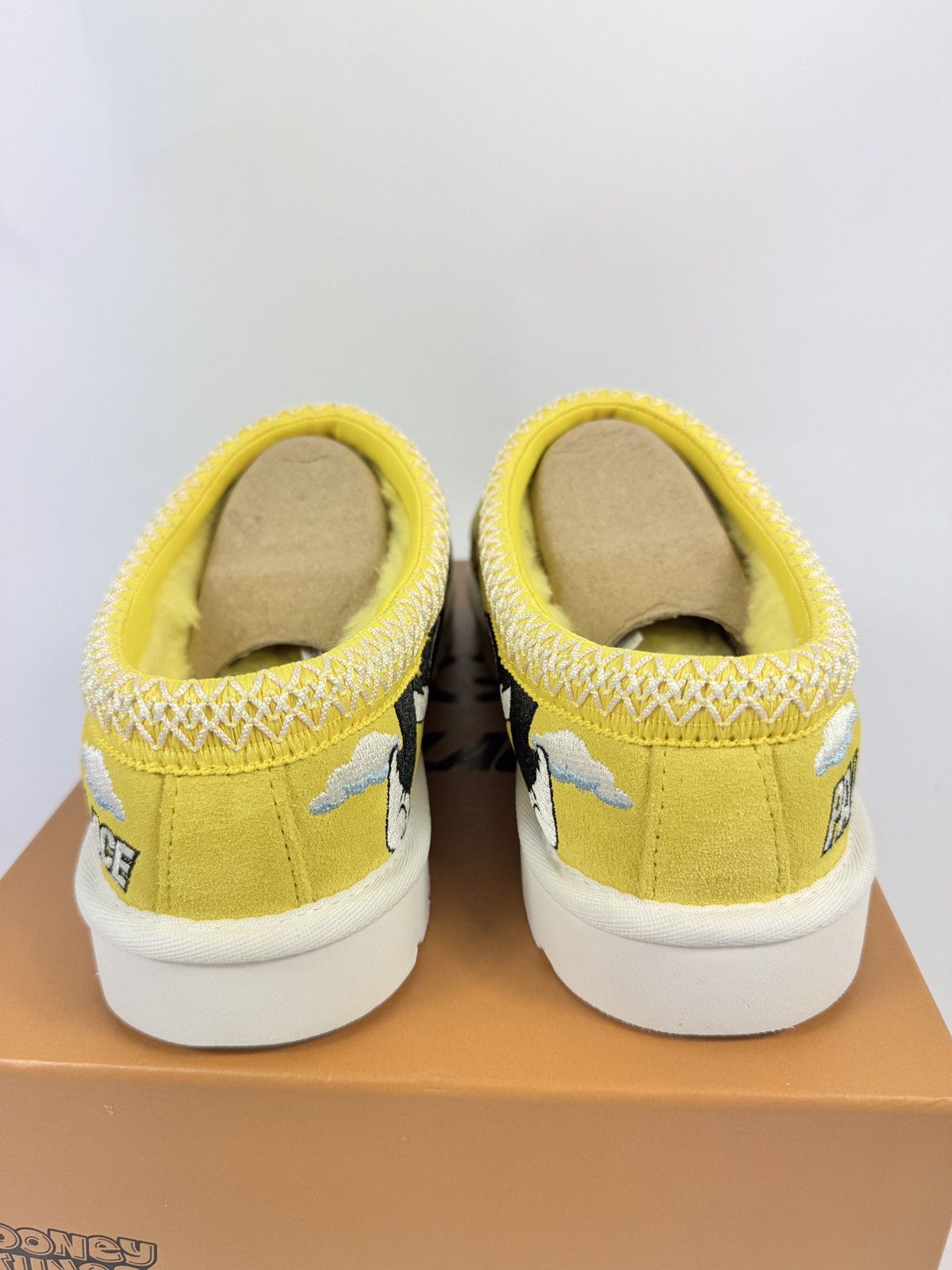 Palace × Ugg LOONEY TUNES UGGS Size US 10 / EU 43 - 6 Thumbnail