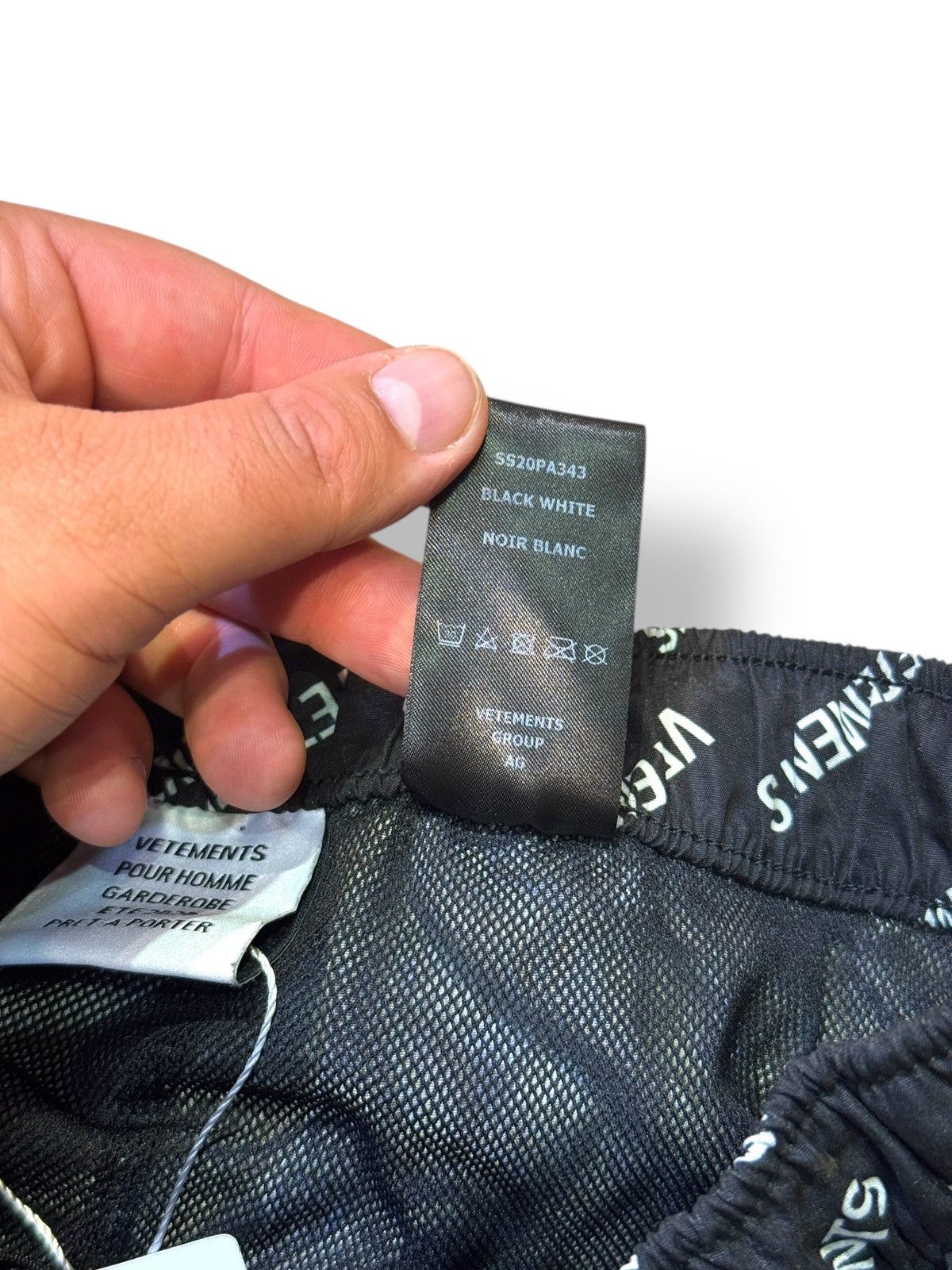 Vetements *RARE* VETEMENTS ALL OVER LOGO DEMNA ERA SHORT BAIN BATH Size US 28 / EU 44 - 7 Thumbnail