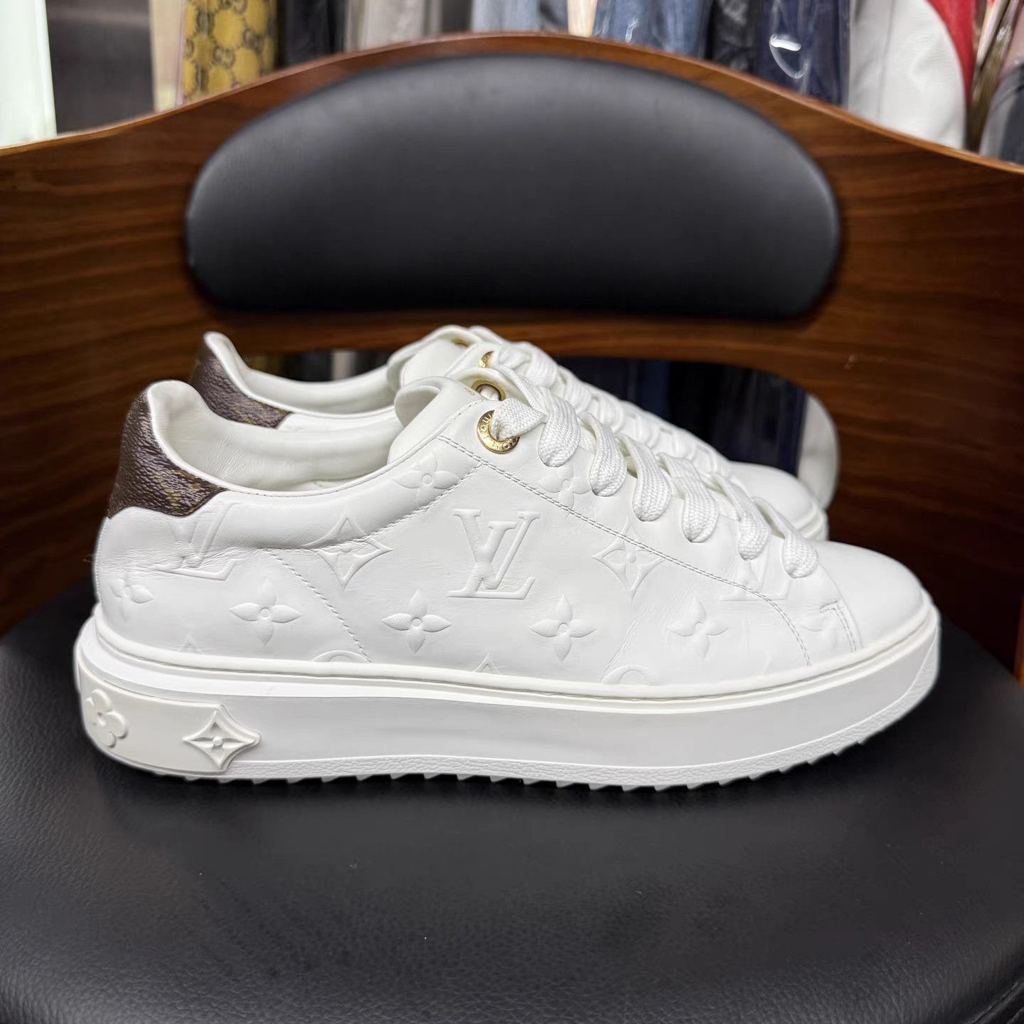 Louis Vuitton LV Time Out Embossed Monogram Platform Sneakers K15 Size US 8 / IT 38 - 4 Thumbnail