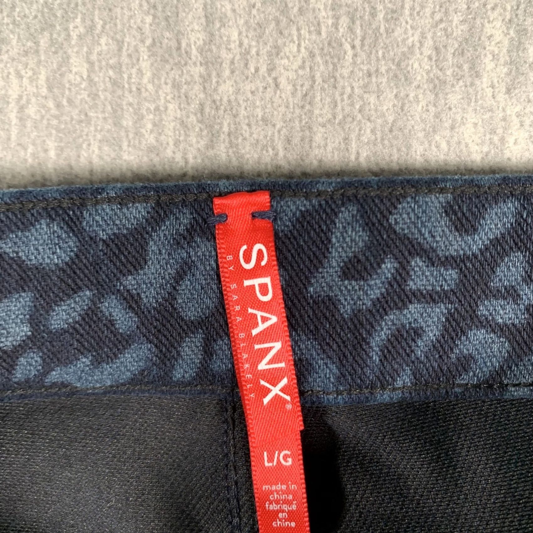 Spanx Spanx Leggings Womens L Blue Leopard Print Shaping Pull On Stretch Pants Size 36" / US 14 / IT 50 - 5 Thumbnail