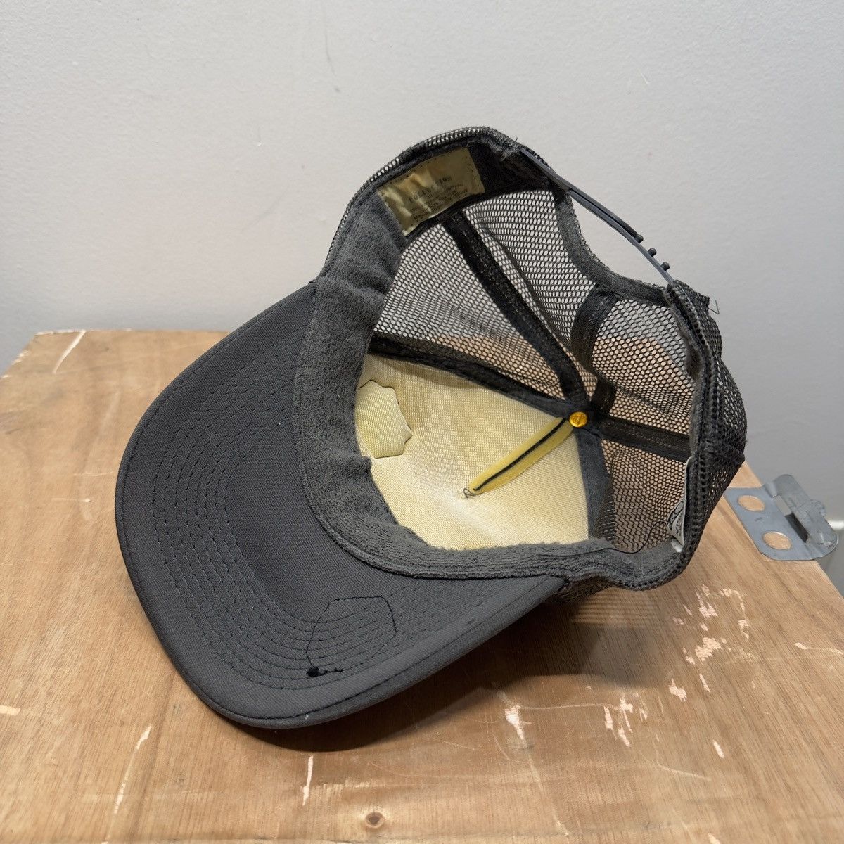 Vintage 2000S BULLET HOLE EMBROIDERED TRUCKER HAT Size ONE SIZE - 5 Thumbnail