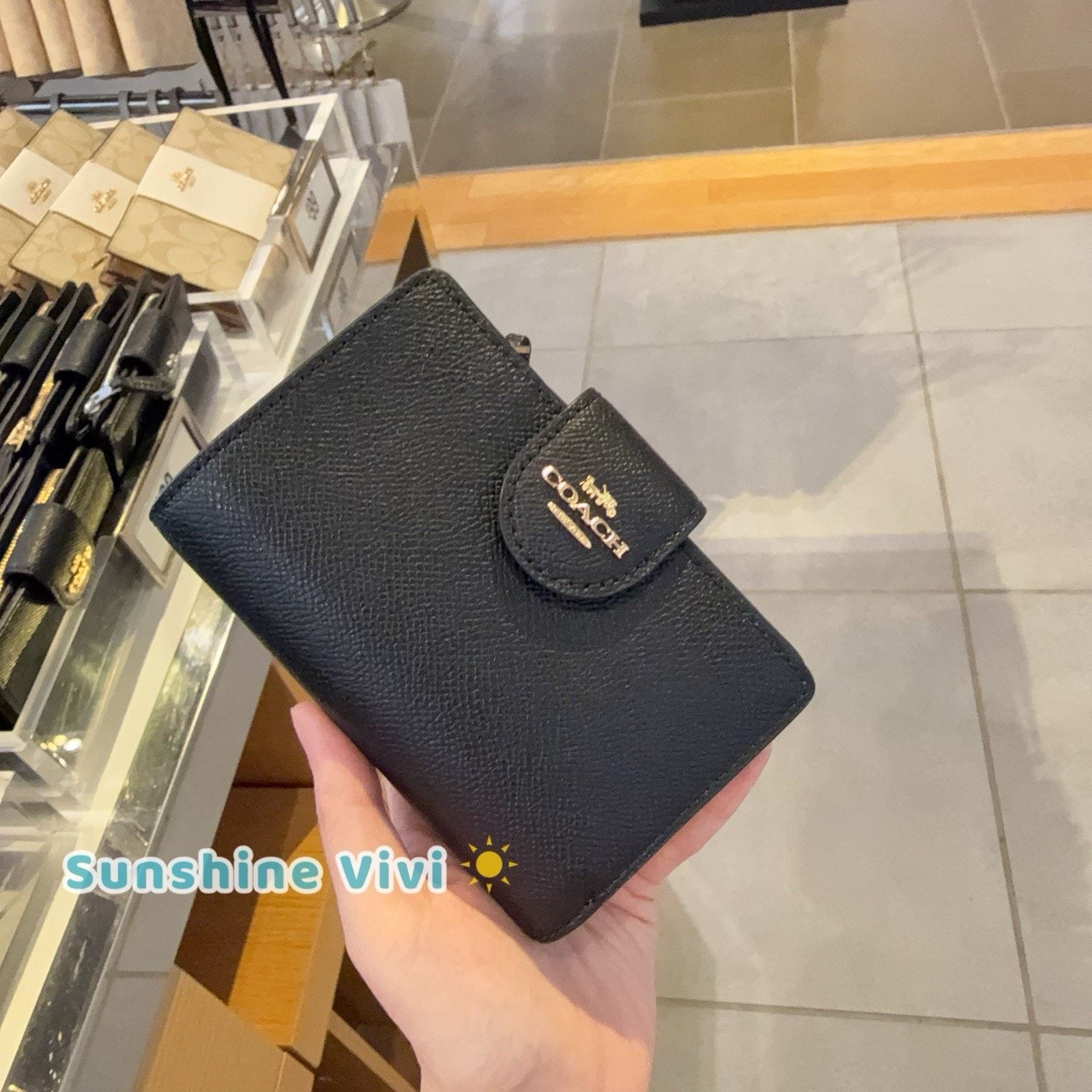 Coach NWT Coach Medium Corner Zip Wallet Gold black Leather 6390 Size ONE SIZE - 1 Thumbnail