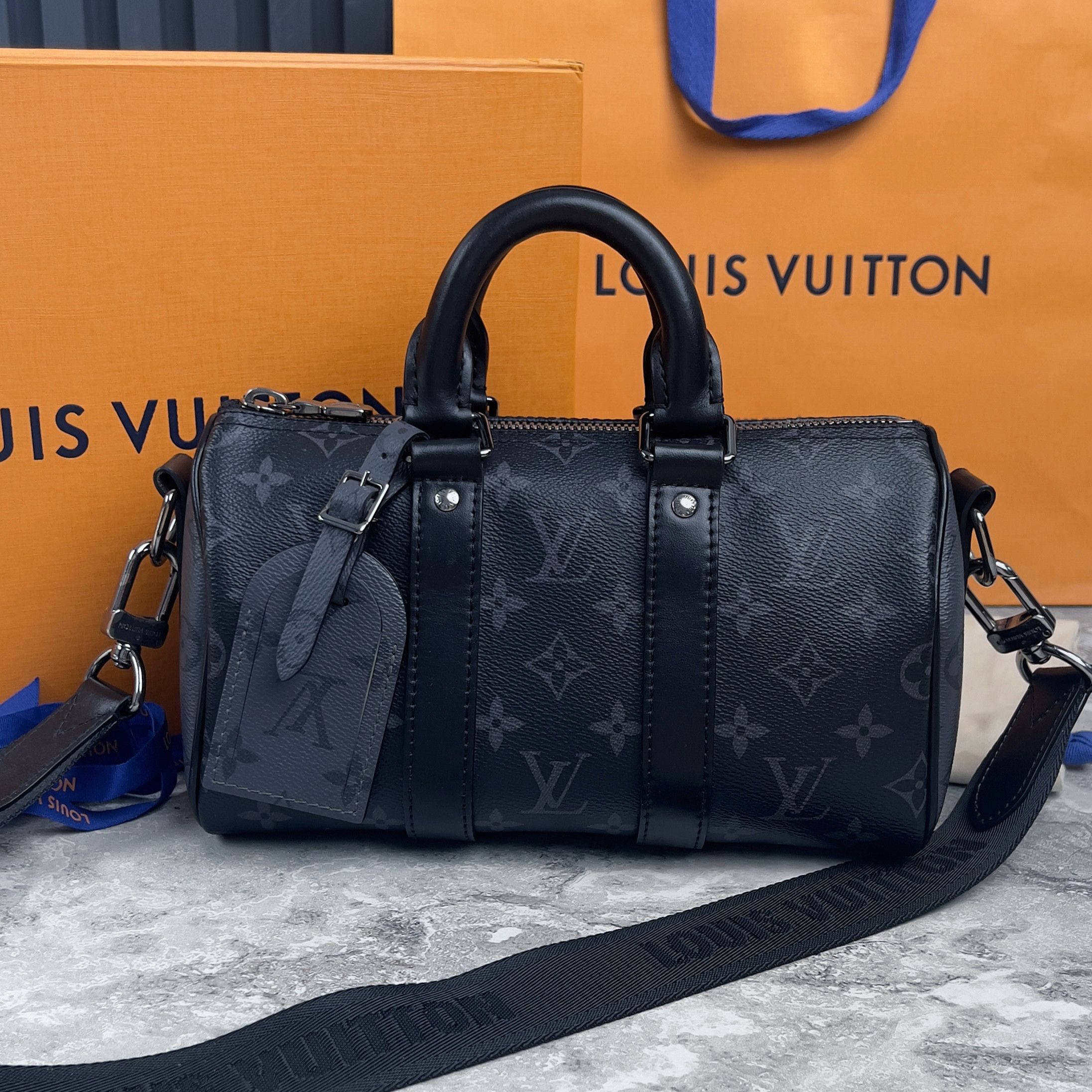 Louis Vuitton Keepall Bandoulière 25 Monogram Eclipse Handbag Size ONE SIZE - 1 Thumbnail