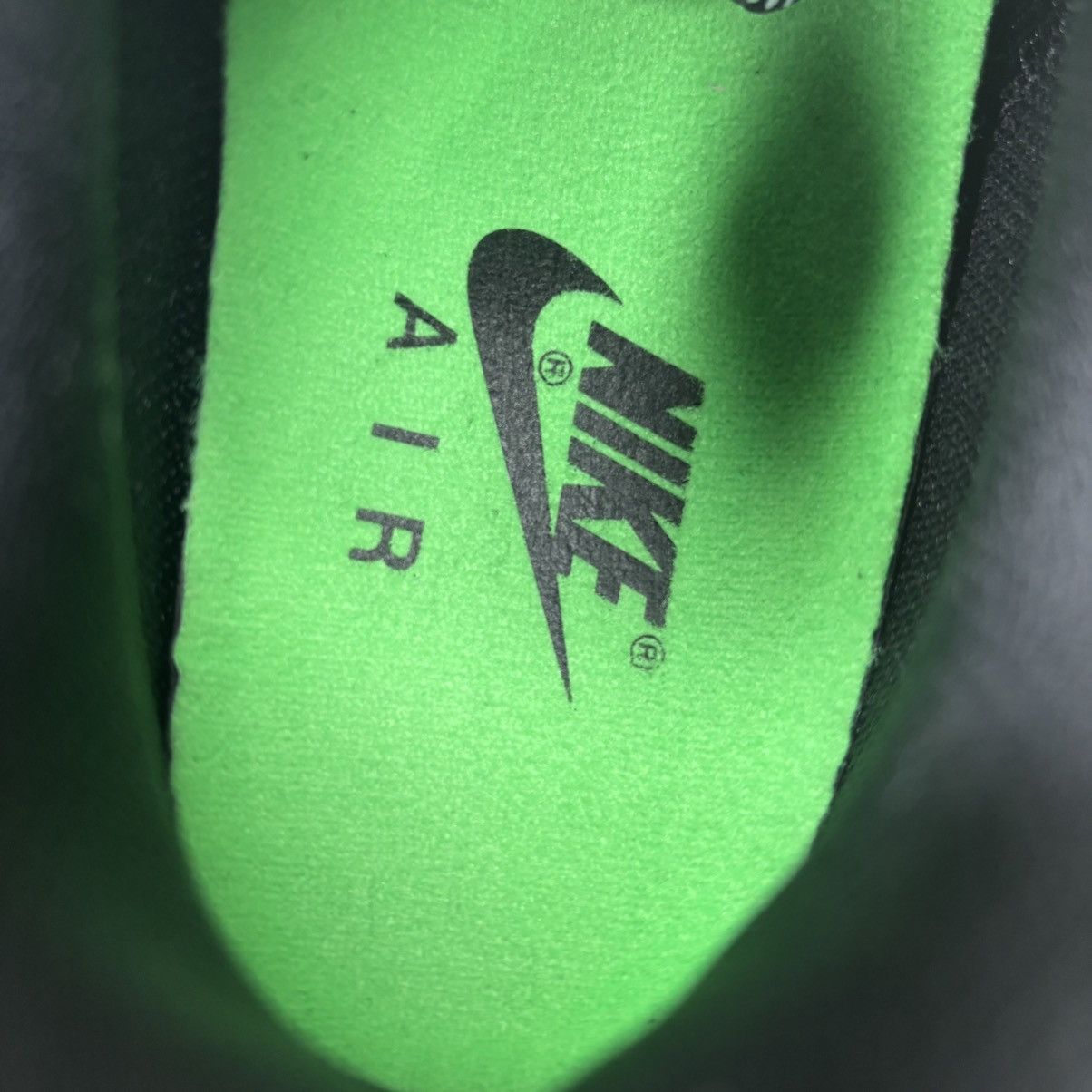 Nike Size 10.5 - Nike Air Max 95 Volt Black 2014 Clean With Box Size US 10.5 / EU 43-44 - 7 Thumbnail