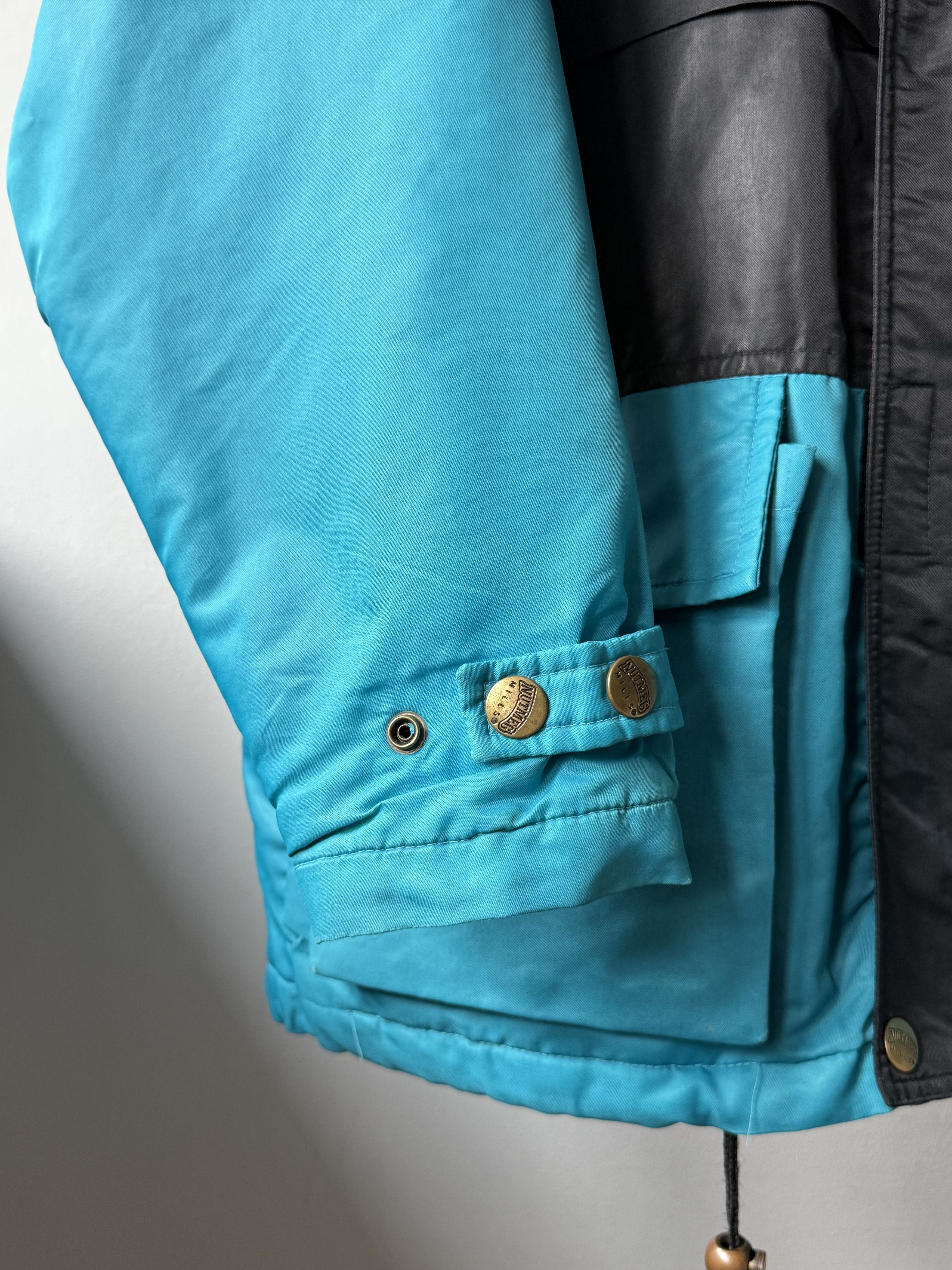 NBA × Nutmeg × Vintage Vintage Nutmeg Apparel Charlotte Hornets NBA Two Tone Jacket Size US M / EU 48-50 / 2 - 9 Thumbnail