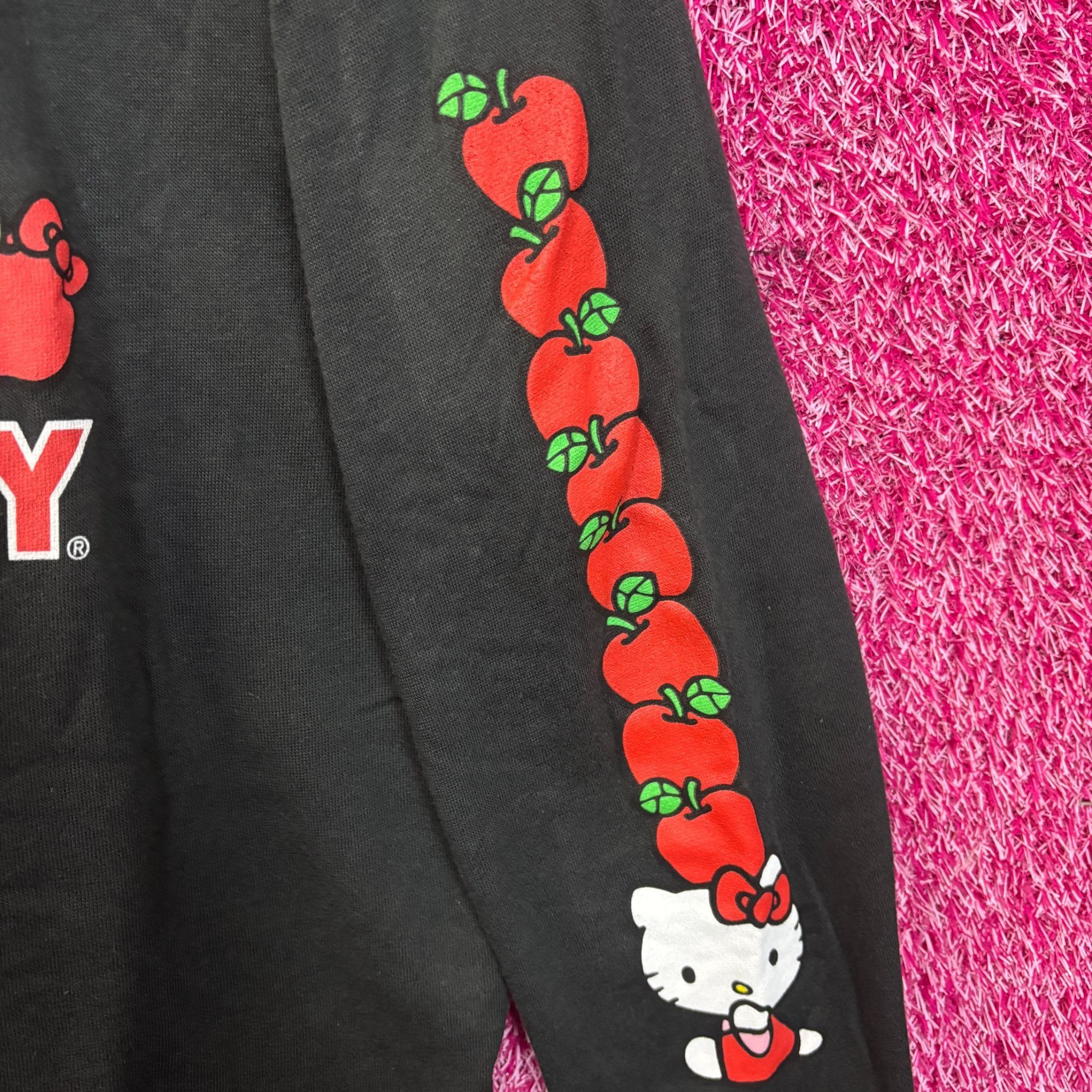 Disney Hello Kitty Red Apples & Daisies Sanrio Kawaii Crewneck L Size L / US 10 / IT 46 - 4 Thumbnail
