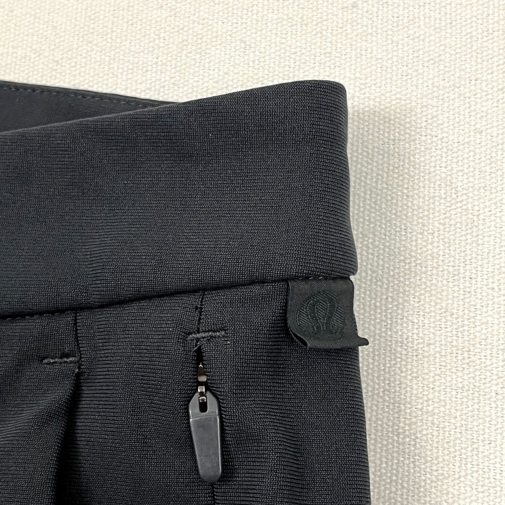 Lululemon Lululemon Commission Pants Mens 32x30 Slim Tapered Gray Performance Golf Chino Shirt Pants Slim Tapered 32 Gray Mens Size US 32 / EU 48 - 2 Thumbnail