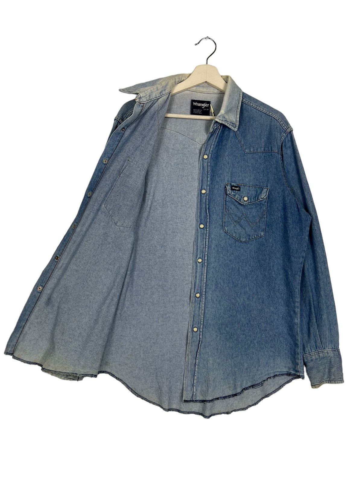 Vintage × Wrangler 🔥 VINTAGE WRANGLER CAMBREY SNAP BUTTON SHIRT MADE IN USA Size US L / EU 52-54 / 3 - 11 Thumbnail
