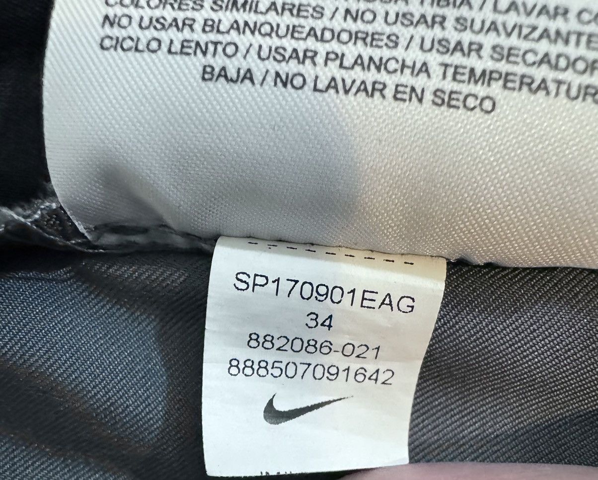 Nike EUC Nike Golf Short in Grey Size US 34 / EU 50 - 14 Thumbnail