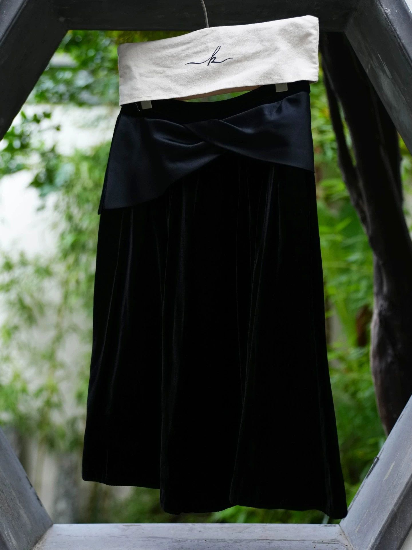 John Galliano John Galliano Velvet Satin Skirt Italy Fr36/S Size 26" / US 2 / IT 38 - 2 Thumbnail