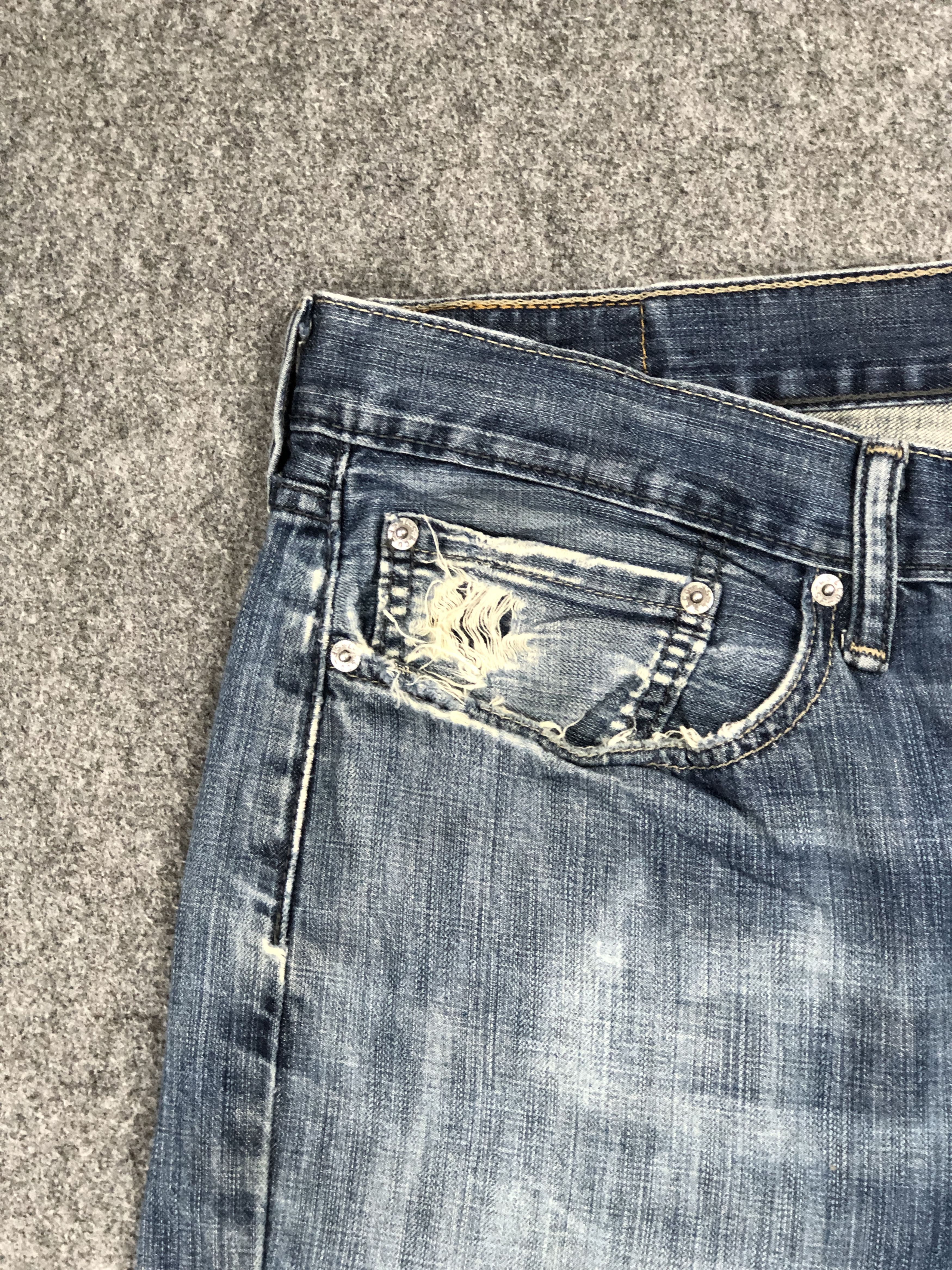 Levi's Vintage Levis 514 Lightwash Blue Jeans DP2290 Size US 37 - 8 Thumbnail