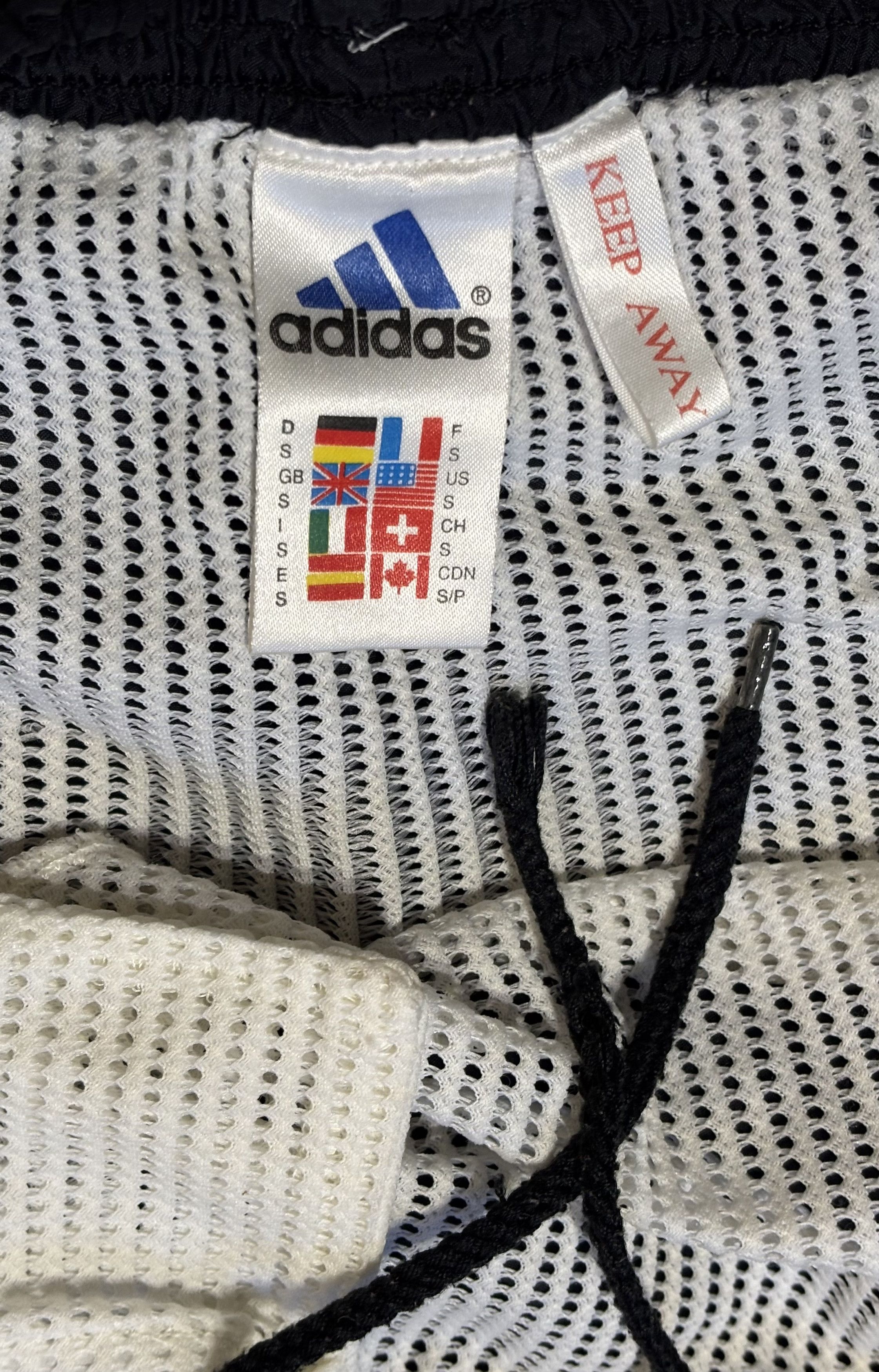 Adidas Adidas vintage sports shorts size S Size US 30 / EU 46 - 15 Thumbnail