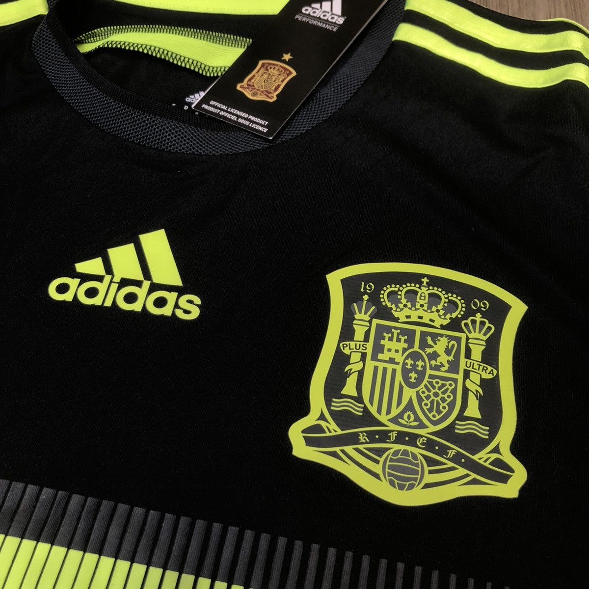 Adidas Spain 14/15 away L/S match spare shirt (bnwt) Size US L / EU 52-54 / 3 - 4 Thumbnail