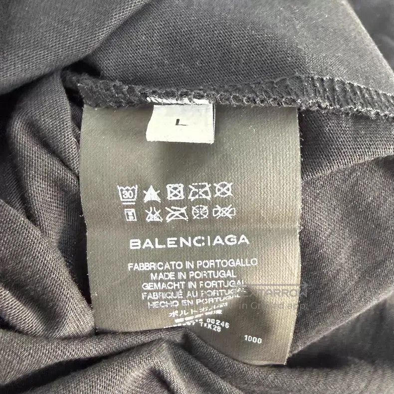Balenciaga Balenciaga Embossed Solid Short Sleeve Size US L / EU 52-54 / 3 - 7 Thumbnail