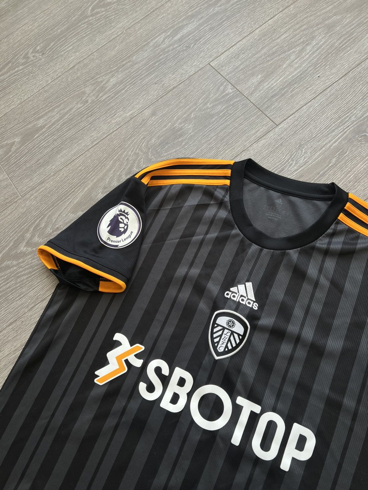 Adidas Adidas Leeds United Soccer Jersey Football Shirt klaesson Size US L / EU 52-54 / 3 - 2 Thumbnail