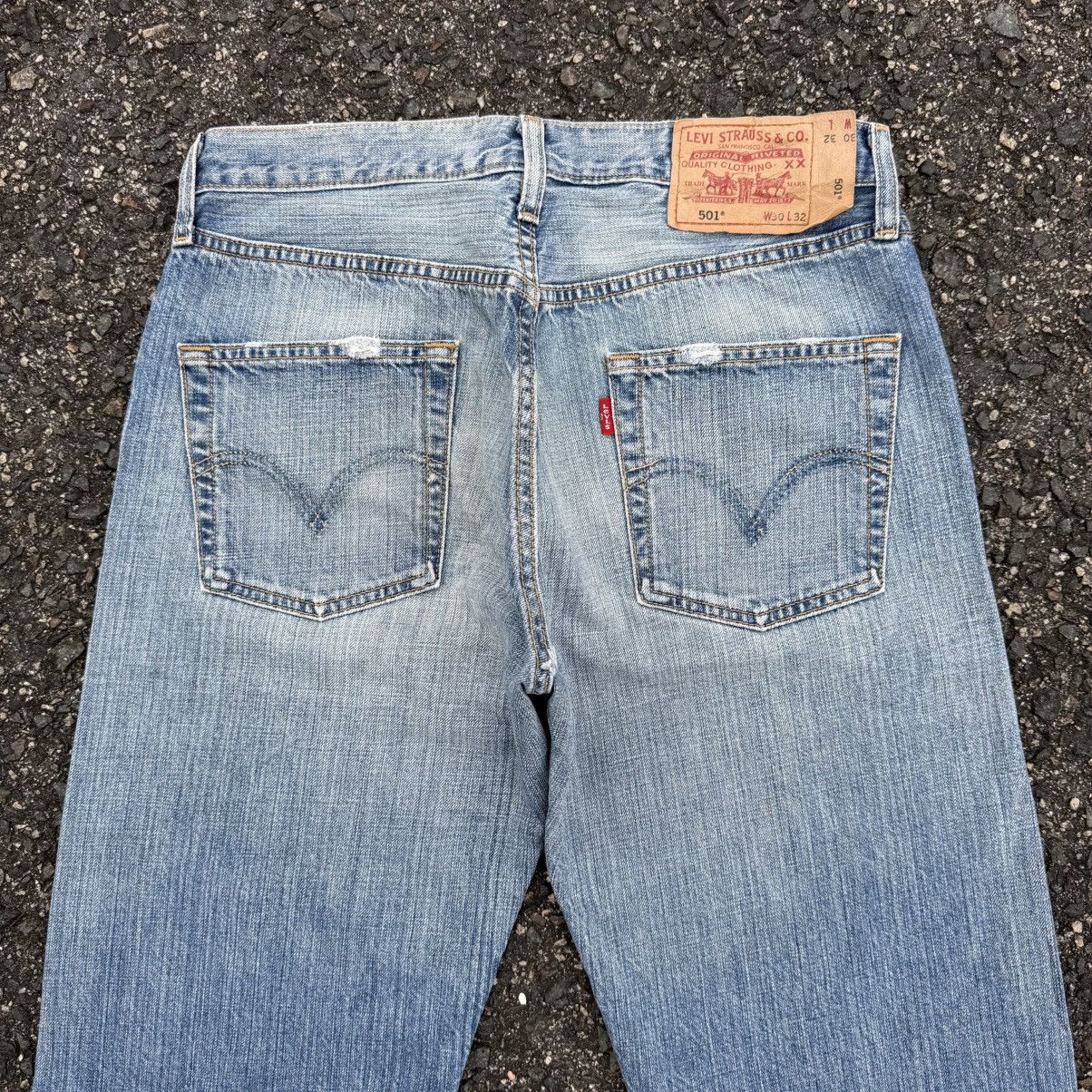 Levi's Vintage Clothing W31 Vintage 2004 Levi's 501 light wash denim jean pants Size US 31 - 10 Thumbnail