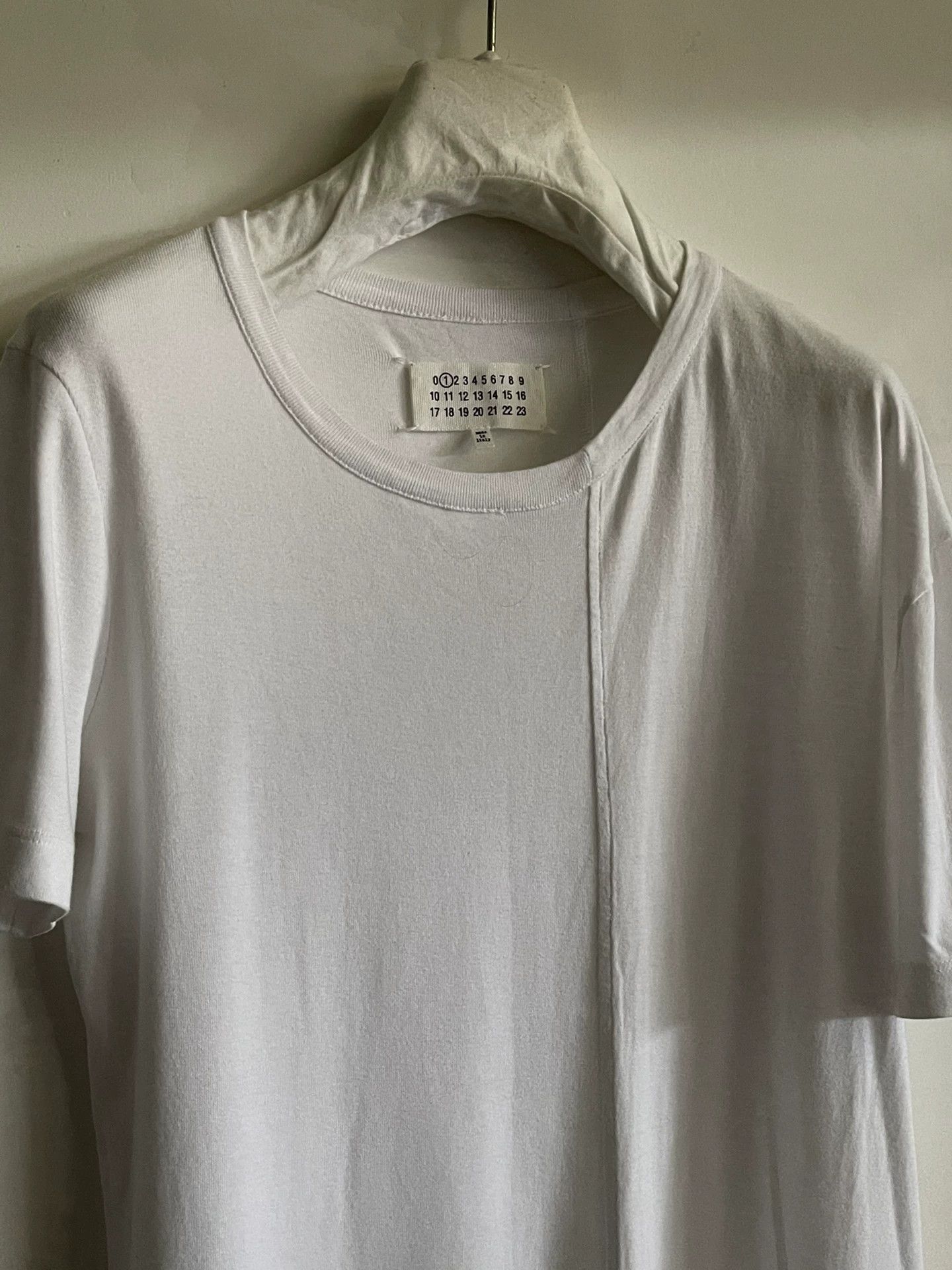 Maison Margiela Maison Martin Margiela Asymmetrical Short Sleeve Tee Size US S / EU 44-46 / 1 - 1 Thumbnail