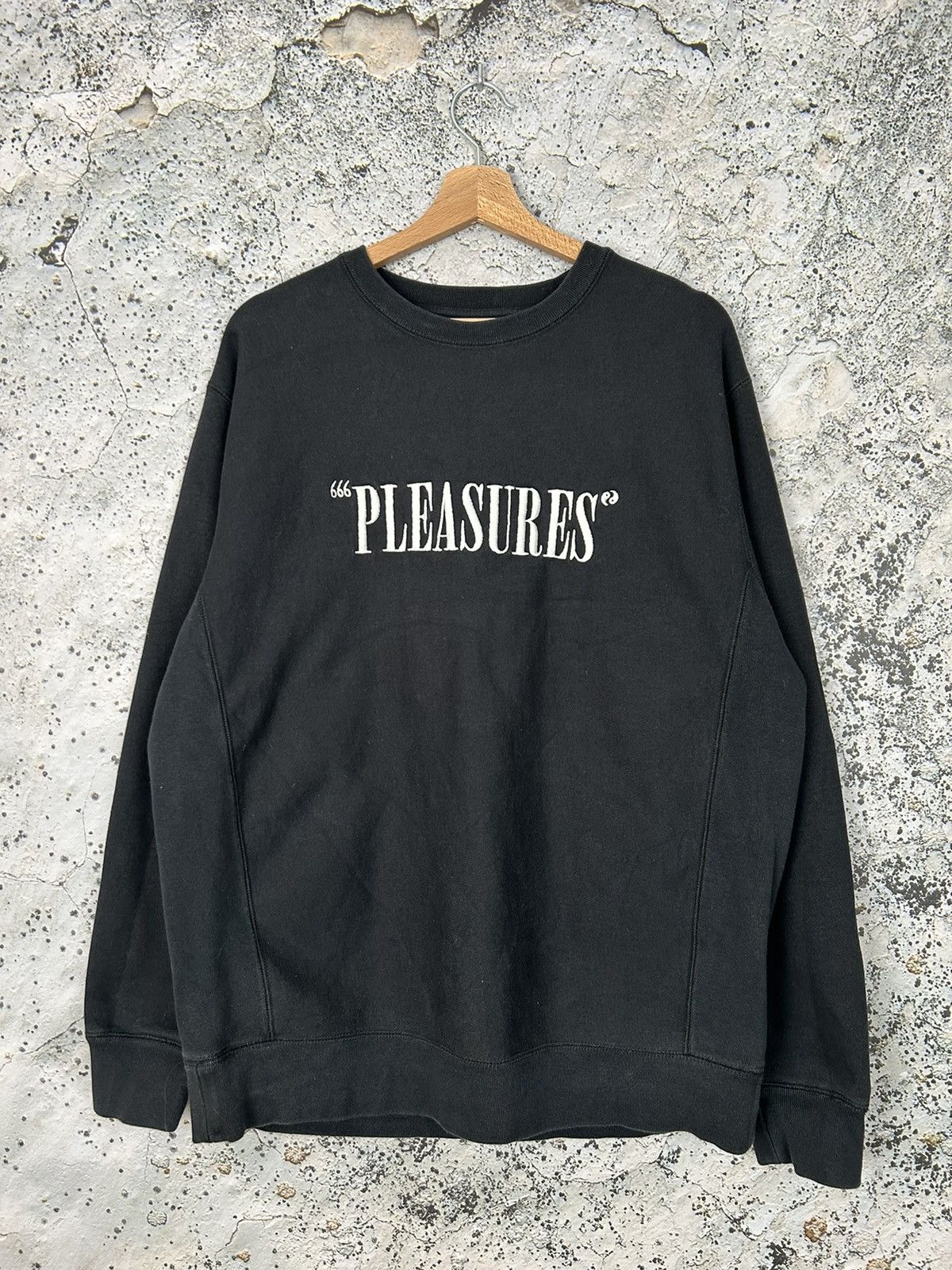 Pleasures Pleasures Spellout Center Logo Crewneck Streetwear Hype Size US L / EU 52-54 / 3 - 1 Thumbnail