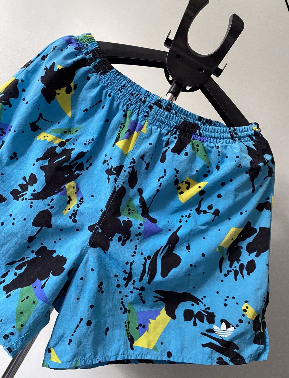 Adidas Adidas Vintage y2K Nylon Shorts Size US 34 / EU 50 - 2 Thumbnail