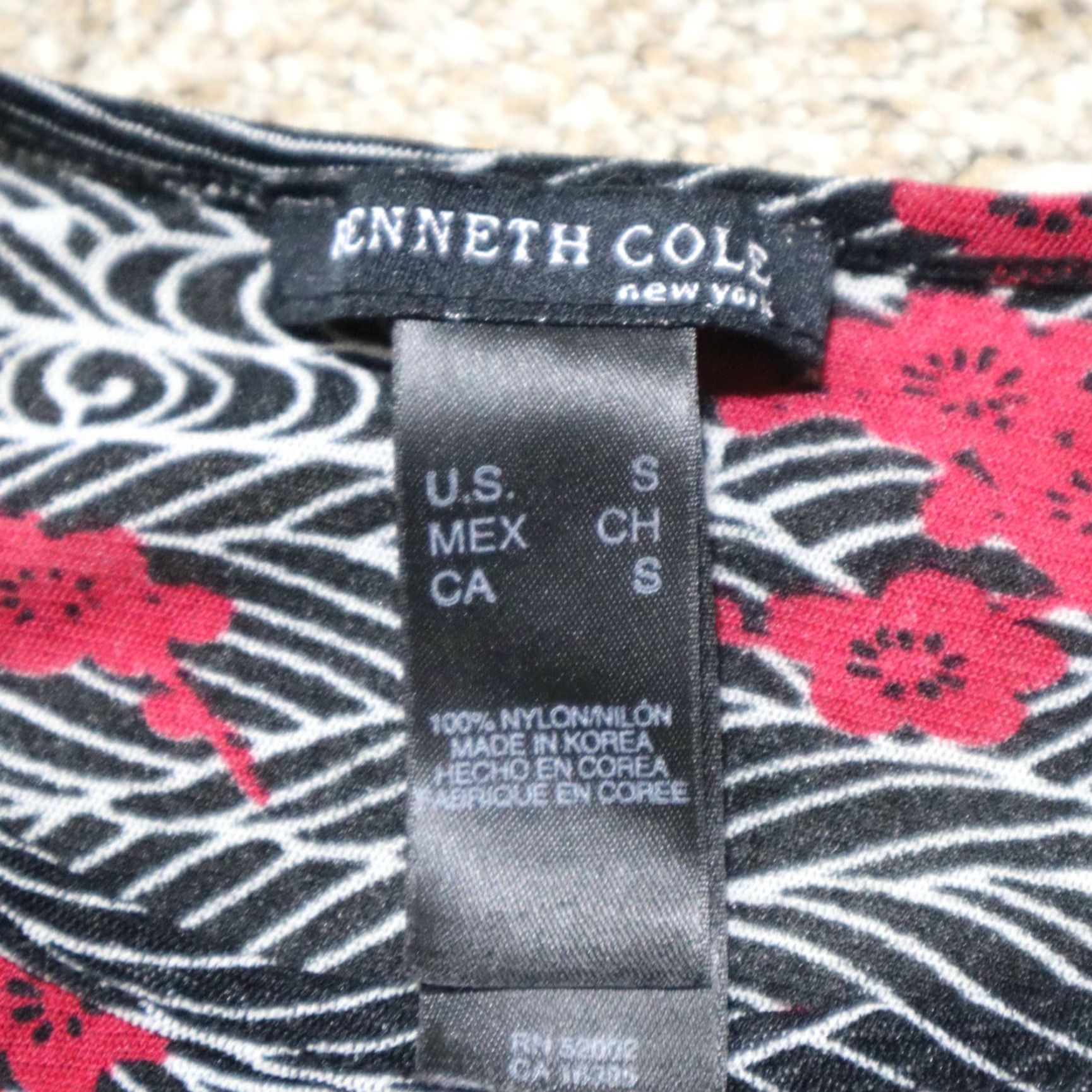 Kenneth Cole KENNETH COLE New York Red Flowers Black White Long Sleeve Shirt S Womens Knit Top Pullover Round Neck Multicolor Floral Casual Size S / US 4 / IT 40 - 3 Thumbnail