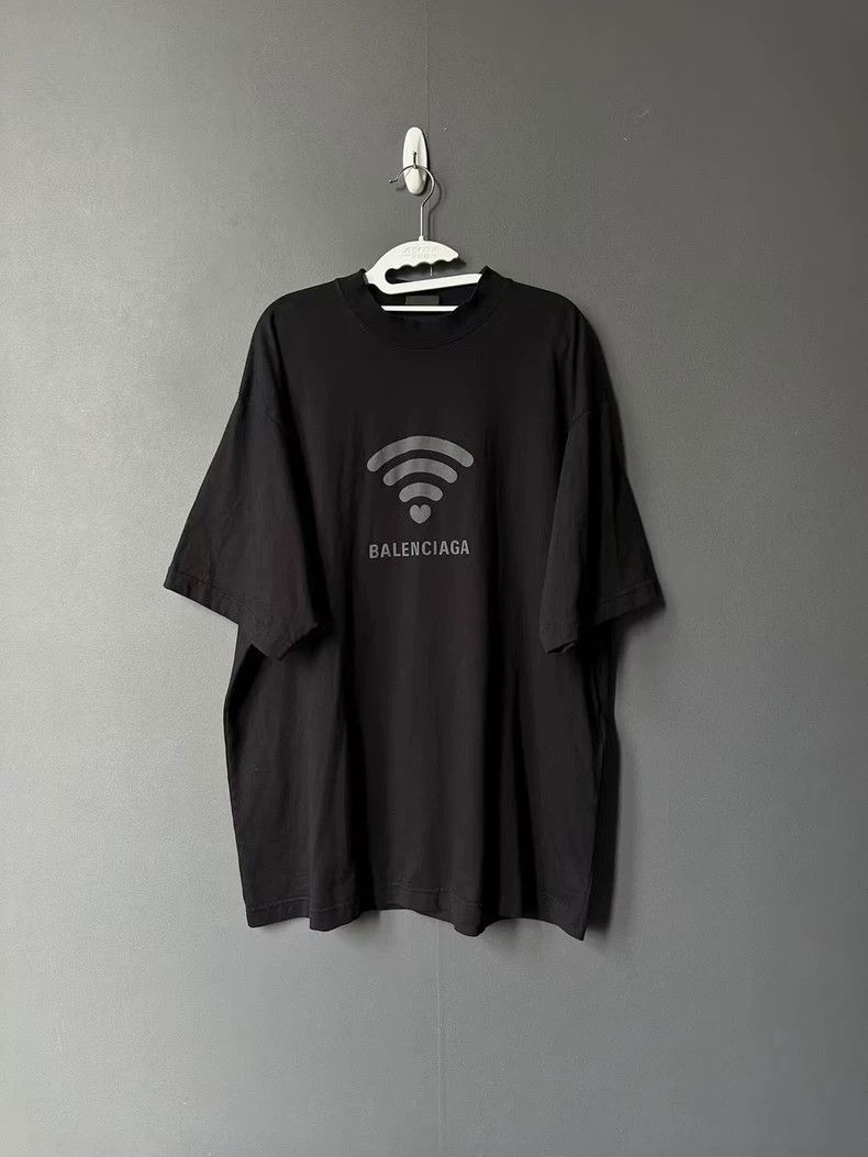 Balenciaga Balenciaga Signal Short Sleeve Size US L / EU 52-54 / 3 - 1 Thumbnail