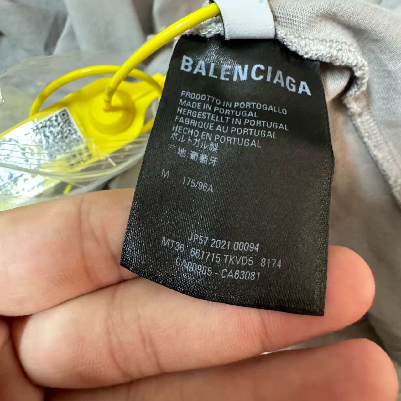 Balenciaga Balenciaga Gray Blurred Mosaic Logo Short Sleeve M Like New Size US M / EU 48-50 / 2 - 4 Thumbnail