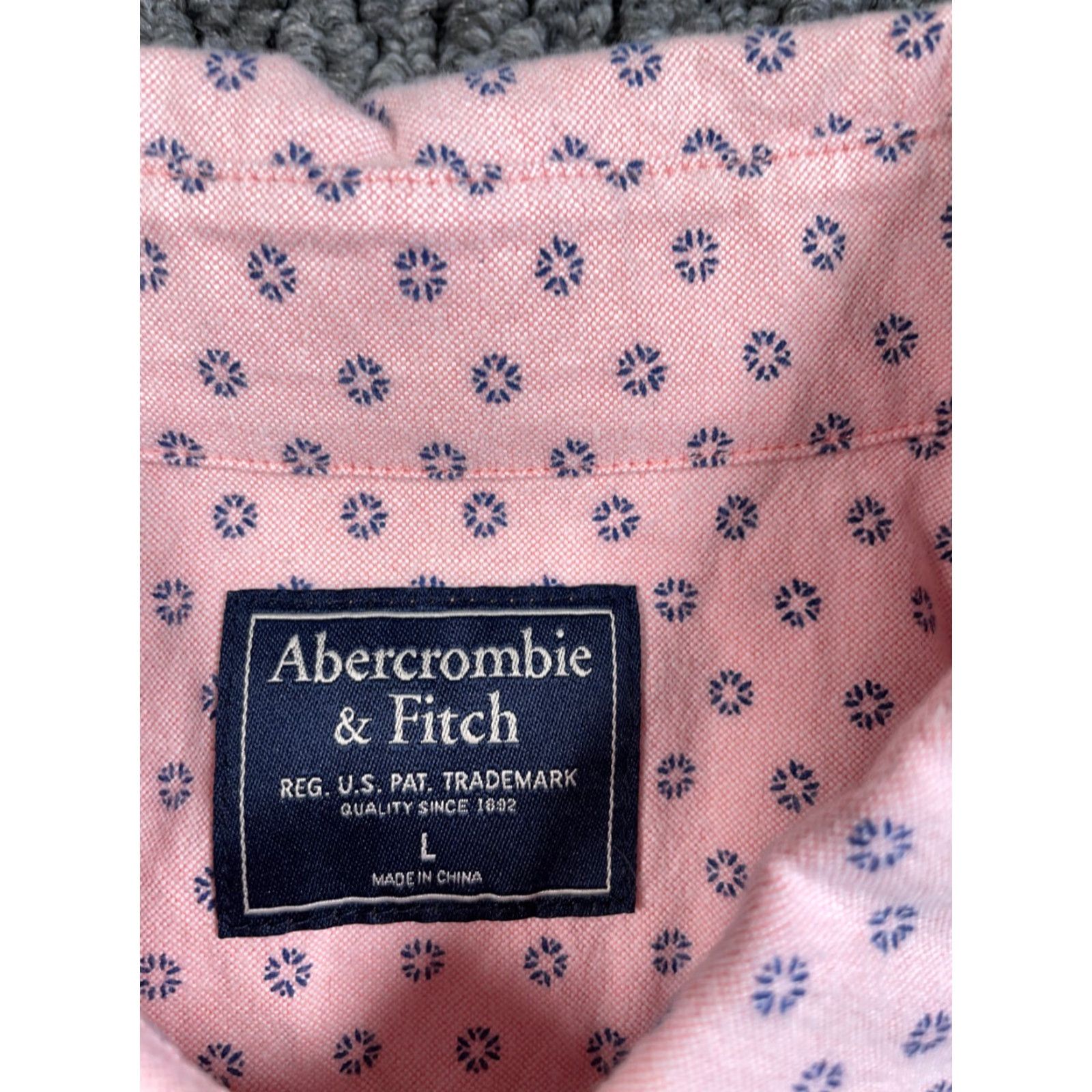 Abercrombie & Fitch Abercrombie & Fitch Geometric Pattern Shirt Large Pale Pink Long Sleeve Adult Size US L / EU 52-54 / 3 - 3 Thumbnail