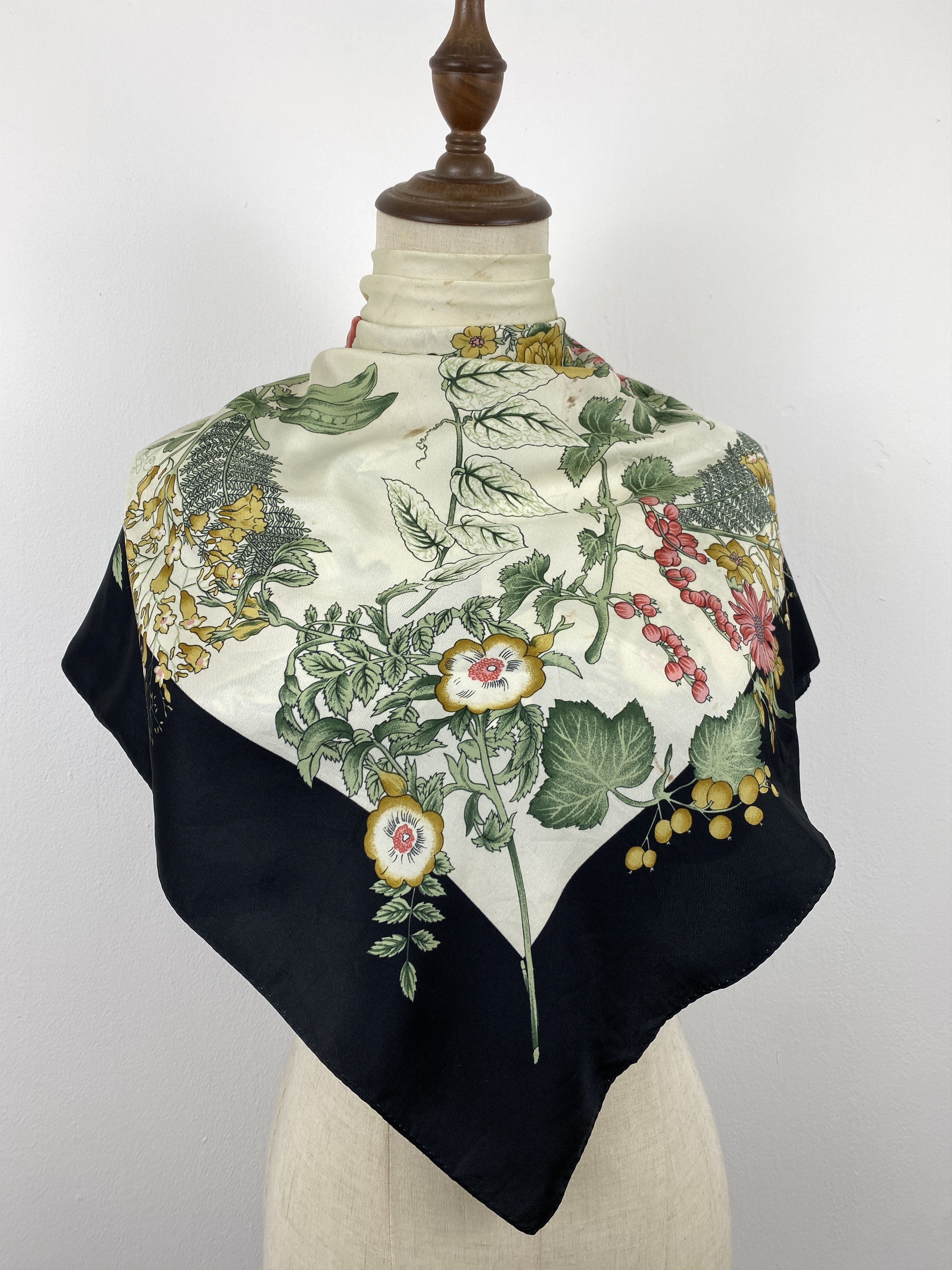 Japanese Brand Vintage Japanese Brand Silk Scarf SN0111 Size ONE SIZE - 1 Thumbnail