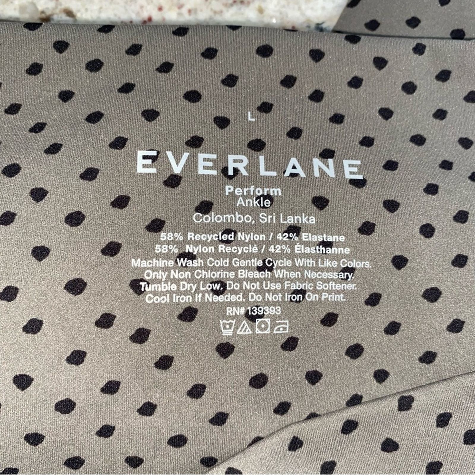Everlane Everlane $68 Dot Perform Ankle Legging LG EUC Size 30" / US 8 / IT 44 - 8 Thumbnail