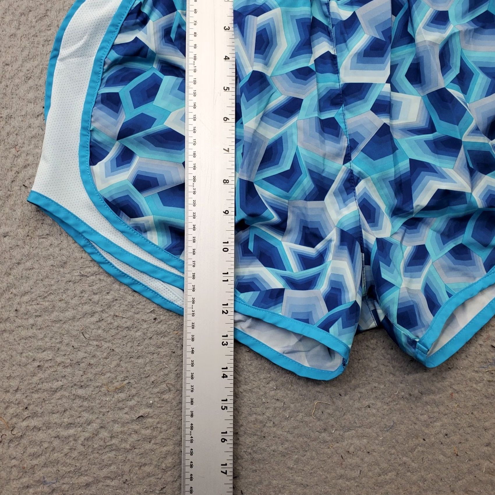 Nike Nike Athletic Shorts Womens M Multi Geo Print Dri Fit Elastic Waist Drawstring Size 32" / US 10 / IT 46 - 3 Thumbnail