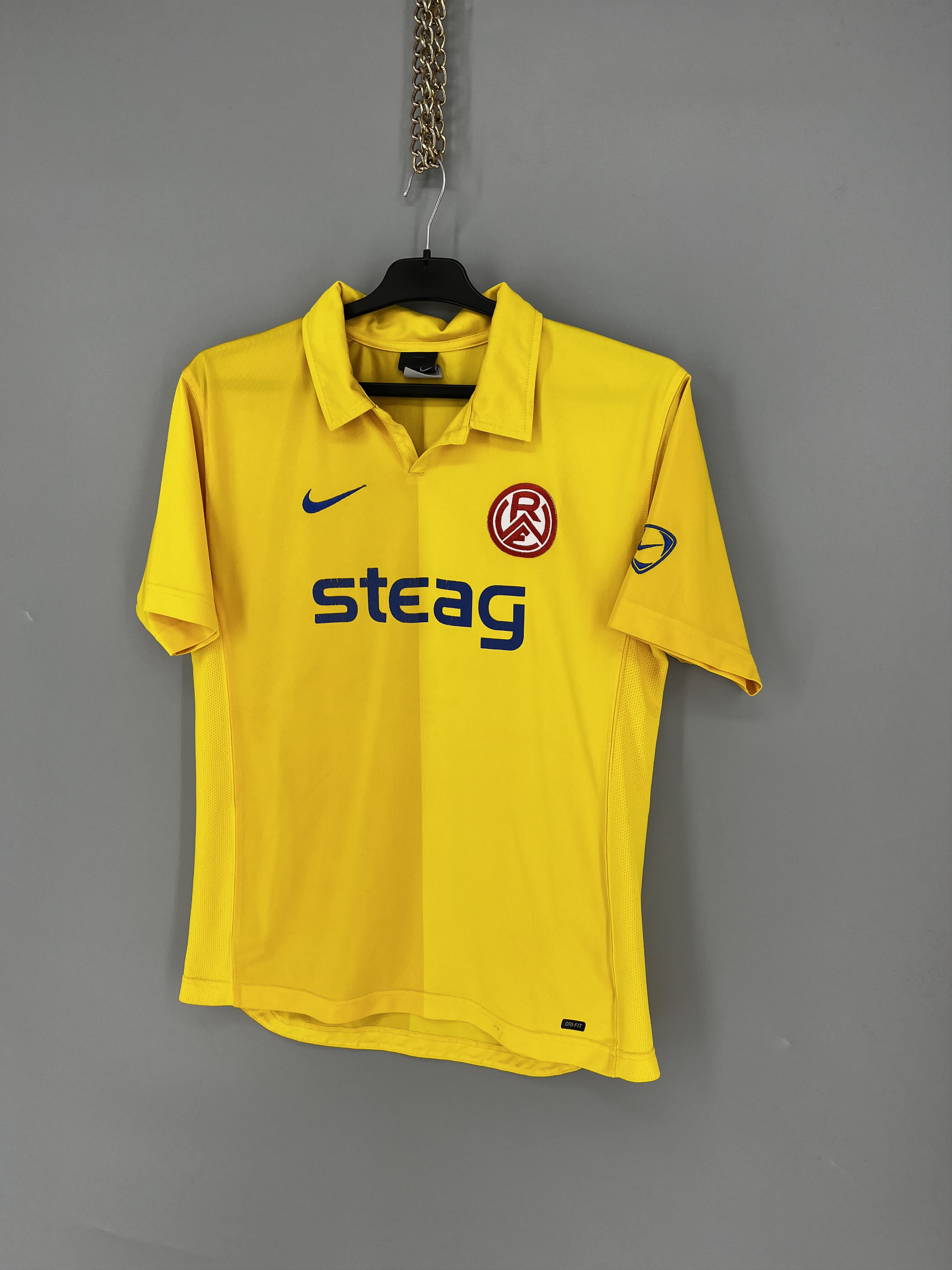 Nike Vintage Nike Rot Weiss Essen RWE Yellow Rare Jersey Shirt Size US XS / EU 42 / 0 - 3 Thumbnail