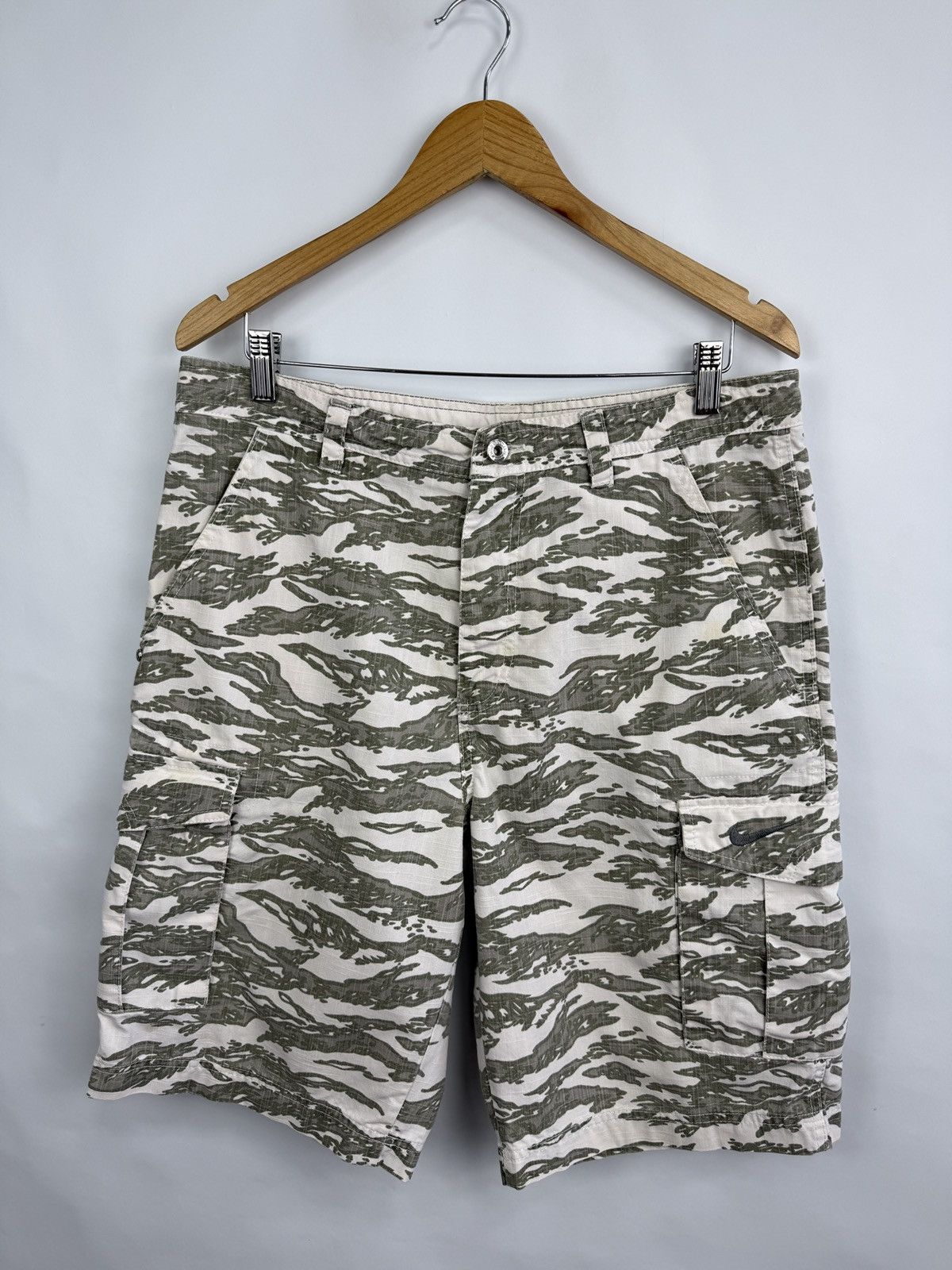 Nike 🇧🇷 Vintage Y2K Nike R10 Ronaldinho 10 Camo Cargo Shorts Retro Size US 32 / EU 48 - 3 Thumbnail